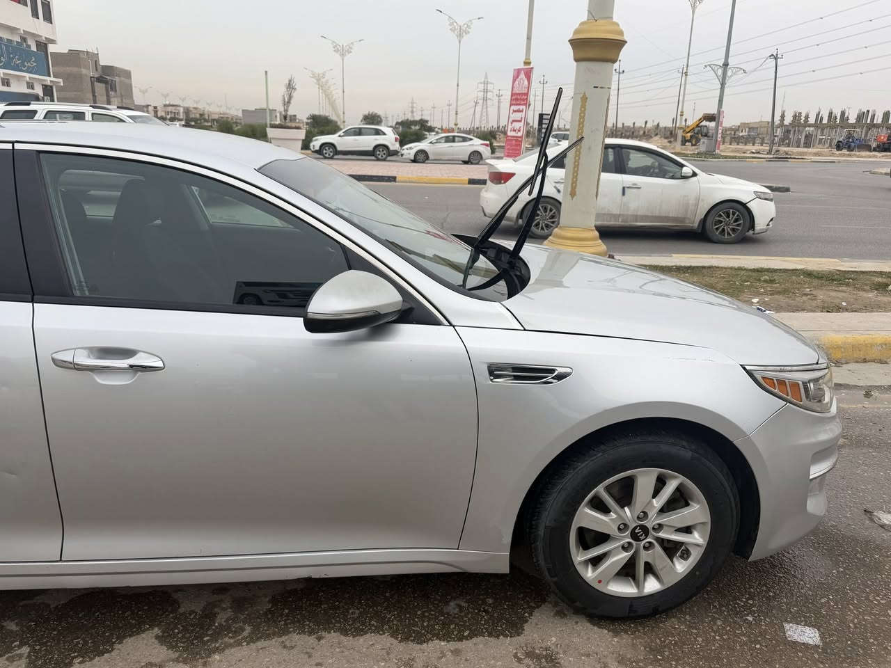 السلام عليكم 

كيا اوبتما ٢٠١٧ رقم أربيل للبيع وارد امريكي ضررها قطعة وحدة بنيد فقط مبدل ( وشبر بارد بالجاملغ الخلفي جهة السايق ) وباقي السيارة مكفولة من الضربة والبارد 
السيارة ماشية ١١٧ الف گير ومكينة وحدادية جديدة بالكامل 
دواخل السيارة نظيفة جداً تايرات جديدة .
السعر : ١٣٣ ورقة وبيها مجال بسيط
مكان السيارة : كربلاء المقدسة 
للاستفسار ***********
