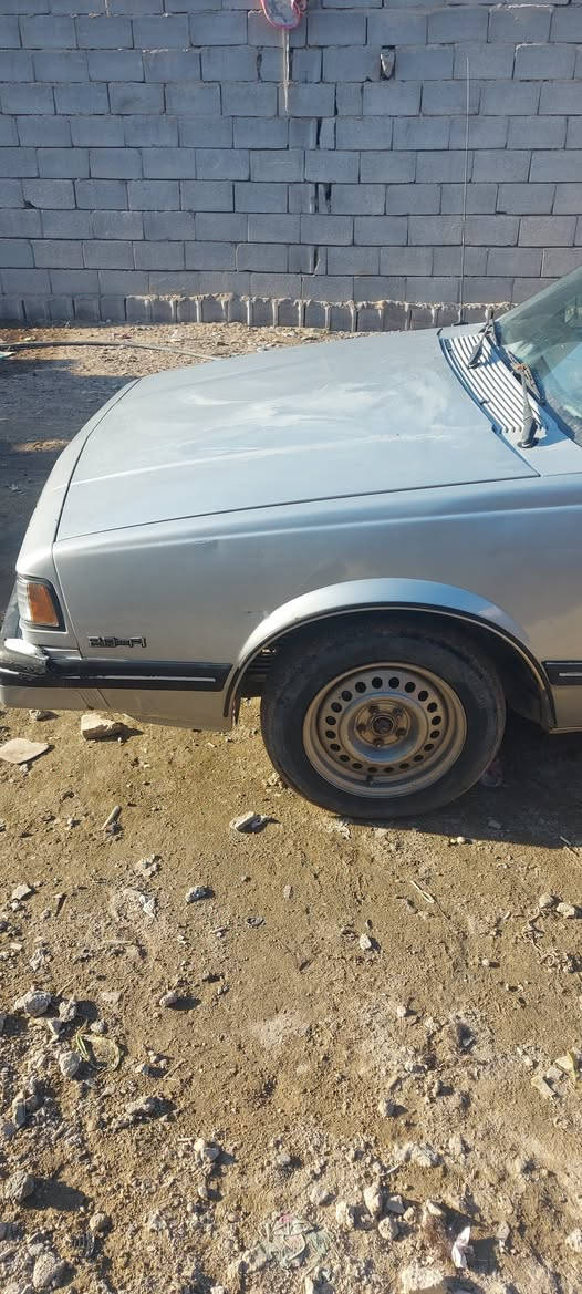 السلام عليكم سياره سلبرتي مكفوله كير ومكينه كهربائيات كله شغاله صبغ جماليه سنويه مامنتهيه المكان الزبير السعر  38 وبيه مجال للشراي لتواصل على الرقم ***********
