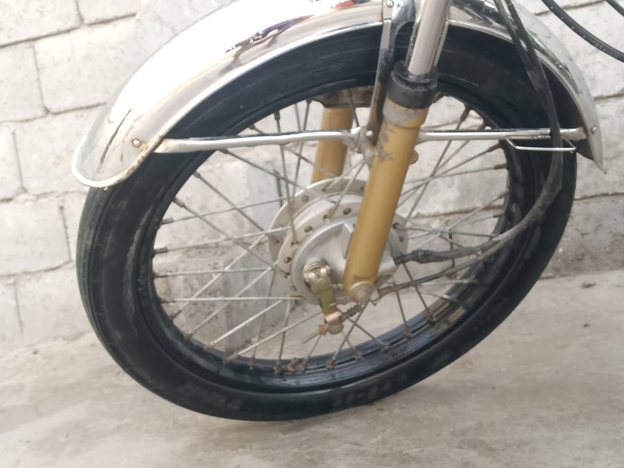 موديل 21سنويه ضايعه ومطلع وحده استنساخ امشي بيها راعيها يمي الي ايريد اواجهه وياه وايطلع سنويه مكاتبه موجوده حته الاوراق من طلعت من الوكيل دراجه جاهزه سعى480وبيها مجال وبها صندوك مال دلفري يعني بوجهك للشغل ***********
