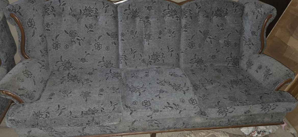 السلام عليكم
تخم ٧ مقاعد يرادله بس غسل 
نظافه ٦٠ % 
السعر ١٢٥ الف وبي مجال 
***********
