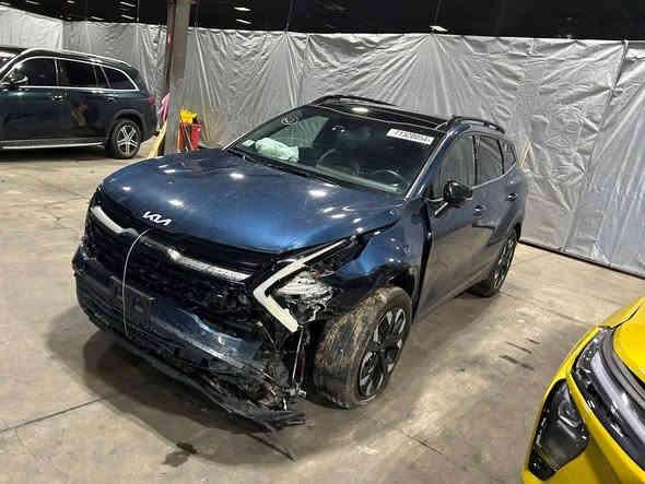 ‎‏2023 Kia Sportage X Line
‎ كيا سپورتاج  2023   plug in Hybrid
‎يعني تكدر تستخدم سياره كانما سياره كهربائيه 
‎وتكدر تستخدمها  نظام الهجين 
‎وتكدر تستخدم نظام الوقود انته بكيفك علما تكدر تشحنها شحن خارجي ايضأ وتستخدمها كسياره كهربائيه بصوره تامه وتنسى محرك 😜وبانزين ودوخته 
‎ وتبريد ثلج     
‎فول  موصفات    
‎مواصفاتها :
‎1-بنوراما
‎1-بصمة  
‎3-شاشة كبيره على طول دشبول 
‎4-كاميرا دوارة 
‎5-رادارات / رادار امامي /رادار جانبي /رادار خلفي
‎6-حساسات خلفي 
‎7-خرائط نظام كيا مفعل بيها اصلا 
‎8-كشنات تدفة‏ 
‎9-كشنات جلد .
‎10-دفع رباعي  نضام جبلي وثلجي وترابي
‎11-نزول منحدرات                                                    
‎12-كشنات سايق كهرباء
‎13-تبريد قطعتين 
‎14-اوتوهولد 
‎15-ويل كروم 
‎16-مسجل ناطق مفعل
‎17-بلوتوث USB ابل كار بلاي والاندروير . 
‎18-حاجب ليد
‎19-نقطه عمياء
‎20-شفتات ستيرن
‎21-اشاراة بالمراياة الجانبيه                                     
‎22-فول تحكم ستيرن                                             
‎23-كير ماوس                                             
‎24-اوتو بريك                                                        
‎25-بريك بصمة                                                       
‎26-زنون + Led
‎27-شحن اللاسلكي                                                            
‎28-‏داخل اسود جلد 
‎29-نضام قياده أيكو + سبورت + نورمل
‎30-مثبت سرعه
‎31-تحديد مسار والقياده الاليه 
‎32-دمامات صوت  
‎33-لايت بلادي Led +  زينون ‏دبل زينون اصلى . 
‎34-رادار الخطوط البيضاء 
‎35لايتات اربع عدسات + ليد 
‎‏36-شاشة إلكترونية
‎37-تشغيل عن بعد 
‎‏AUTO HOLD-38
‎‏39-Auto start
‎40-منفذ شحن في المقاعد الأمامية
‎41-تبريد منفصل السائق عن الراكب مع دكتات تبريد خلفية. .
‎فول فول افتح الباب توكع مواصفات
‎وبعد كومه مواصفات بيها مكان سياره بغداد***********
