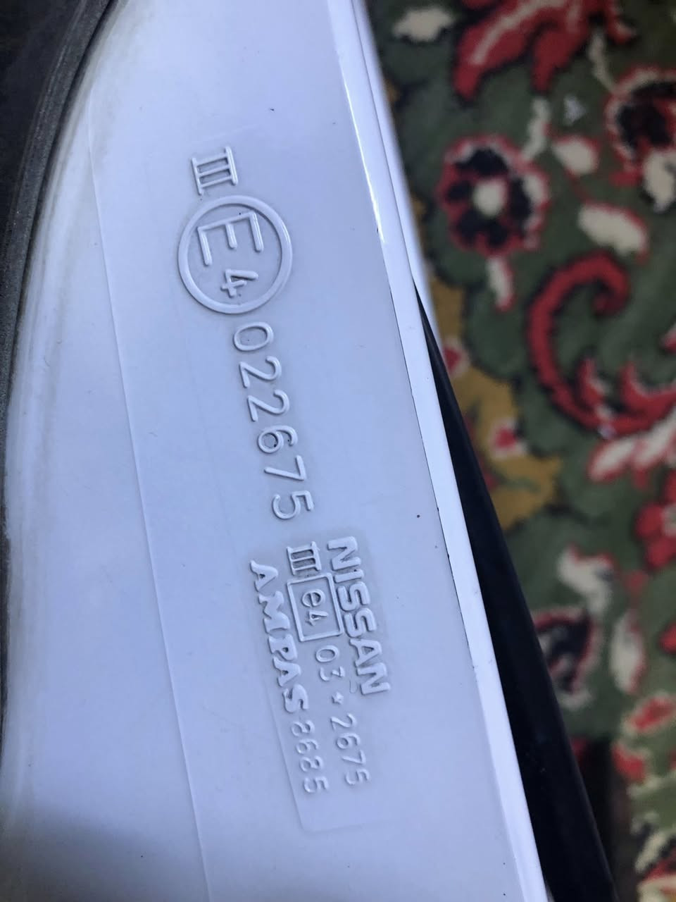 السلام عليكم
زوج امرايات مال نيفاره 
اليسره اصليه اليمنه تجاريه بس نوعيه زينه 
ترهم على اي نيفاره 
***********
