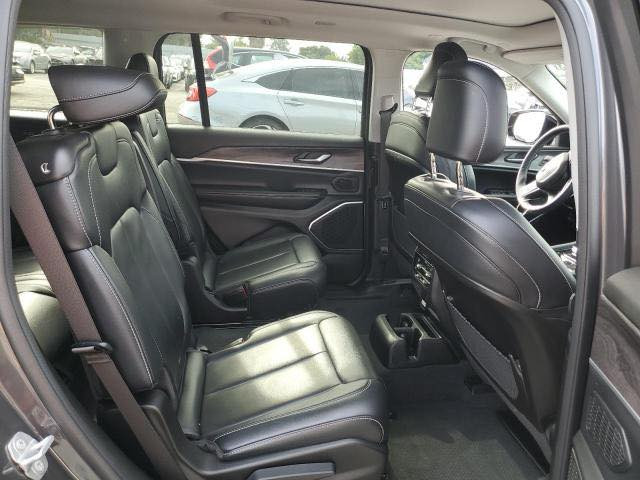 السلام عليكم جيب 22 فوول بيها باب مبدل نفس اللون وجاملغ راجع بارد صبغ قليل بلهلال سياره ماشيه 26 كيلو بلميل 13 الف ميل سياره ممتعوبه ابد واني مستوردها على ايدي من امريكا سعرها 36 $ اطلب عليها مراوس بتاهو 21 او 22 او 23 لون اسود فقط واهم شي ماشيه قليل وانطي فرق بسيط مكاني بغداد كراده قريب على ابو نؤاس  سياره مصلحه وجاهزه 
***********
