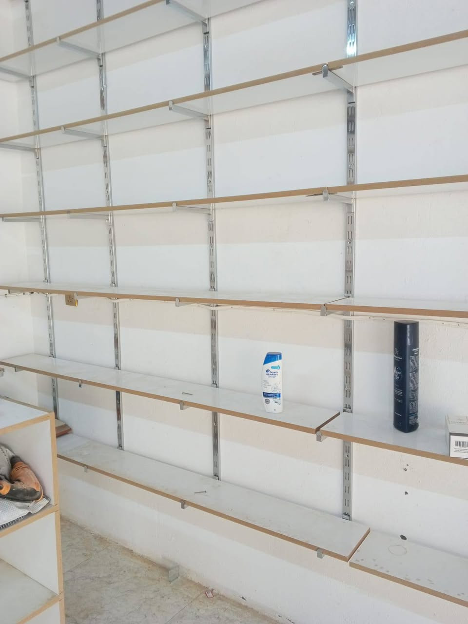 رفوف للبيع  
***********
