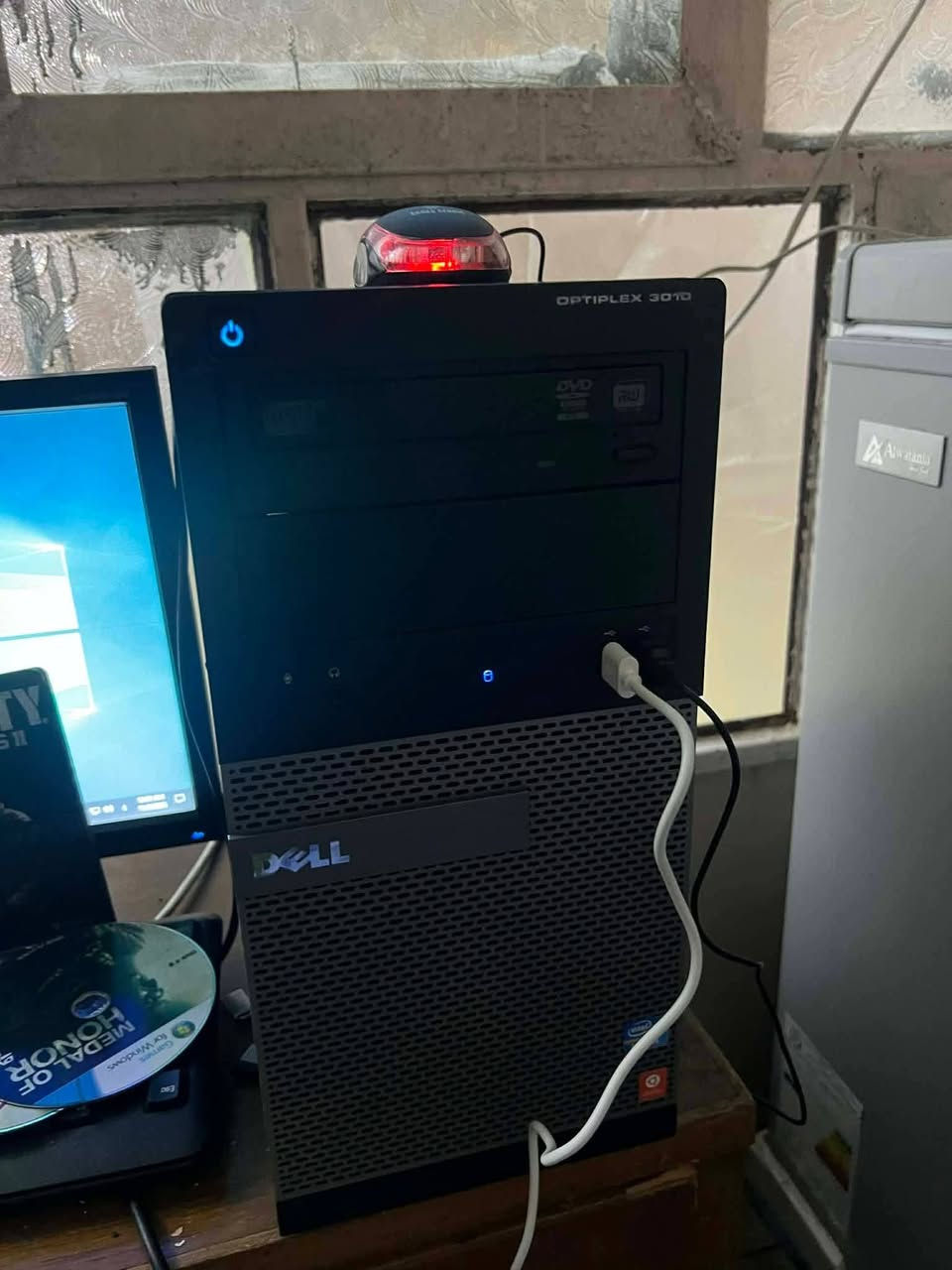 موصفات
كرت شاشه خارجي موضح بل صور 
معالج i3 جيل ثاني 
رام 4GB 
مشغل عليه 
black ops 1
black ops 2
Black ops 3
fery cry 2
pes 2014
call of duty 4
كل العاب تشتغل بسلاسه فول 
طبعا تجيك كامل ويه شاشه و ماوس وكيبورد
للبيع او مروس موبيل
رقم اتصال *********** بي وتساب
