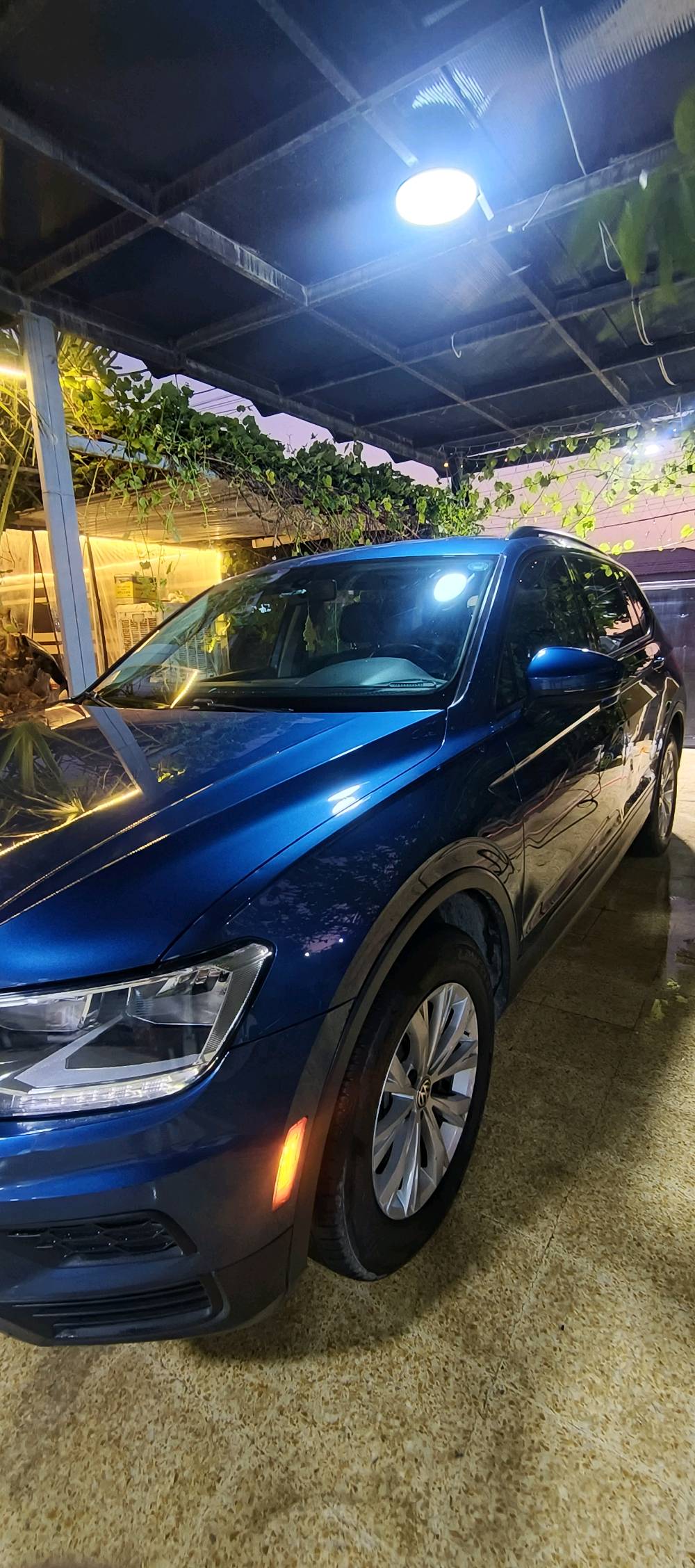 🚗 للبيع: فولكس واجن تيغوان TIGUAN S موديل 2019 🇮🇶🇨🇦
وارد كندي – رقم أربيل (تحويل مباشر بنفس اليوم)
✨ سيارة جاهزة بالكامل للاستعمال
🔧 المواصفات الفنية: • محرك 4 سلندر 2000 تيربو – قوة + صرفية ممتازة
• نظام دفع رباعي (4Motion) – مناسب لكل الطرق
• الممشى: 254,000كم
🎯 المميزات: • شاشة لمس كبيرة تدعم Apple CarPlay
• كاميرا خلفية 
• مقاعد قماش أصلية مع تدفئة (هيتر)
• مثبت سرعة (Cruise Control)
• تحكم كامل بالستيرن
• إشارات بالمرايا الجانبية
• إضاءة LED نهارية
• لون أزرق مميز ✨
📌 الحالة: • السيارة بيها ضرر (موضح بالصور)
📍 الموقع: أربيل
📞 للاستفسار: (***********/***********)