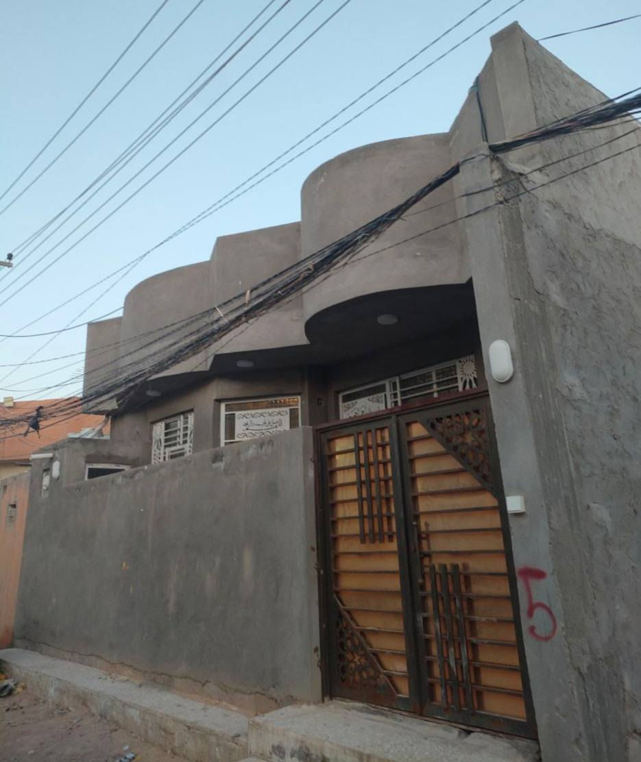 للبيع بيت بالبوبيات شارع سيدة زينب مساحتة ١٠٠ جديد
***********
