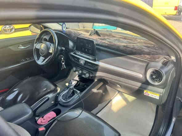 للبيع حادث جاملغ خلفي بدون دواخل وطخه واضحه بالجاملغ الامامي باقي كفالة سيارة باسمي ***********2019
