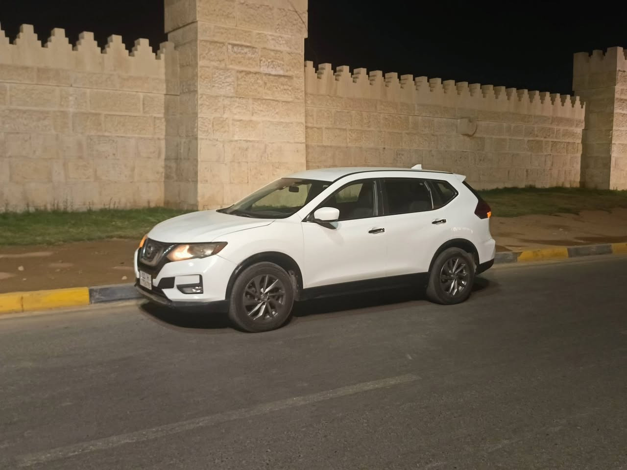 السلام عليكم
للبيع نيسان روج S/sv 2018  امريكي 

لون ابيض. اربع قطع صبغ. 

الكير بيه عطل  ابيعه فحم

السعر 110 ورقة

 ***********
