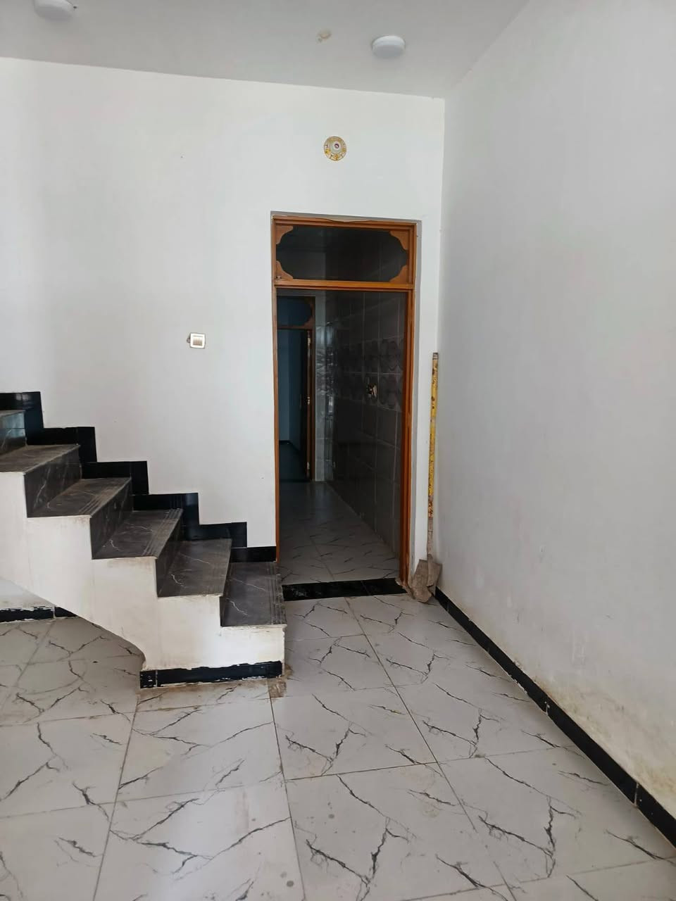 الدار الايجار مساحه ١٠٠ متر بيت جديد وجاهز السكن الاستفسار أكثر.***********
