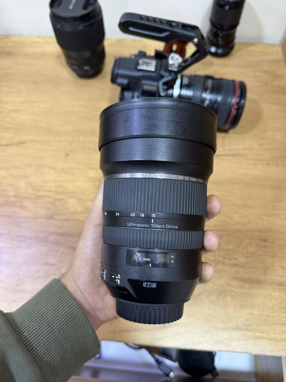 R5c smallRig with Top handle
45Mg ,8k 60fps raw full cinematic system
Adapter speedboster and normal ef-rf
Lens 
24-105 f4
15-30 f2.8
135 f1.8
Sd512G , Cf type B 256G
***********
