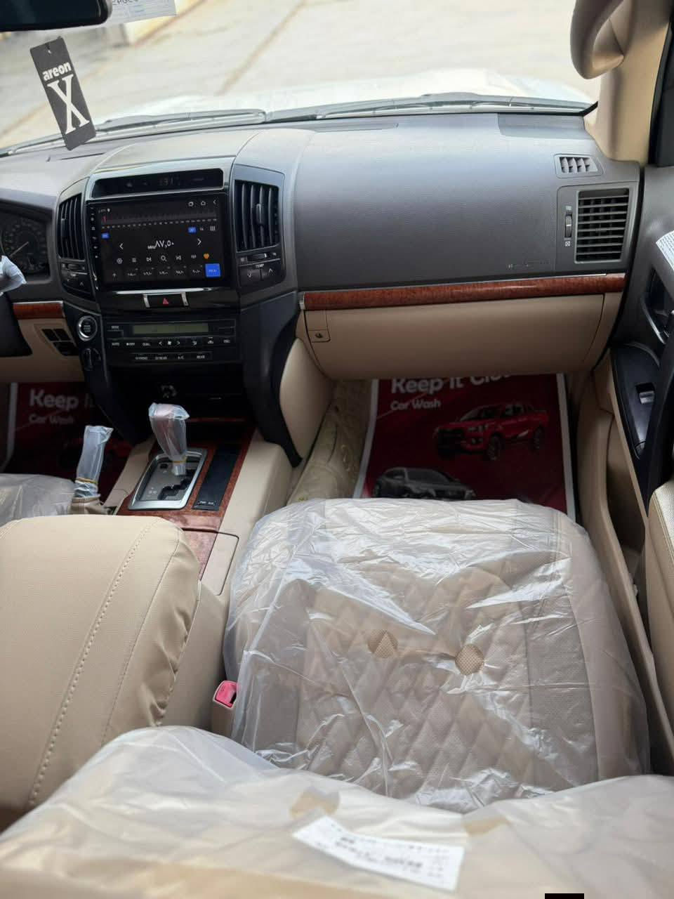 السلام عليكم شباب  
لاندكروز13 
بريم اصل
السياره مكفوله من الصبغ والتبديل مكفول كفاله عامه  
ماشيه 200الف
رقم بغداد  ومكانها بغداد   
تحويل ثاني يوم السياره باسمي شخصيا 
السياره جديده بشكل وبالعافيه الي تصير من نصيبه
سويتلها سيرفس كامل وتخم تاير جديد وحداديه جديده  سعرها 390 وبيها  مجال 
***********
بغداد راشديه
