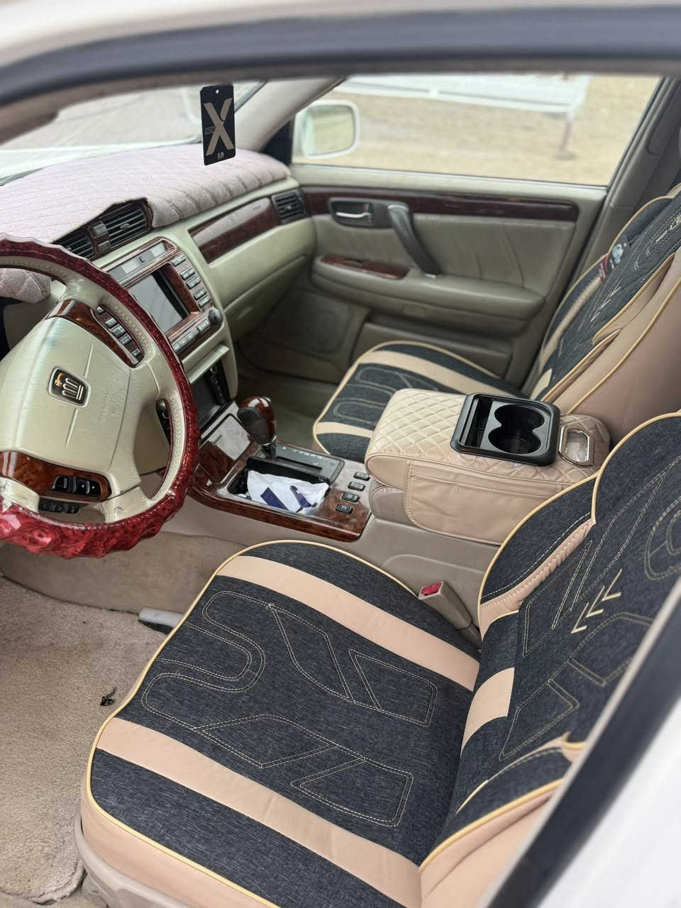 السلام عليكم
ملكة للبيع 

فول مواصفات 4دكم 

مكينة دي فور الكبير 

رقم بصره مداور ثاني يوم 

فتحه بالقمره 

كرستال اصل 

ثلاجه 

اربع كشنات كهربائي جلد 

المكان الشطره 

#سعر 150

رقم الهاتف

***********
