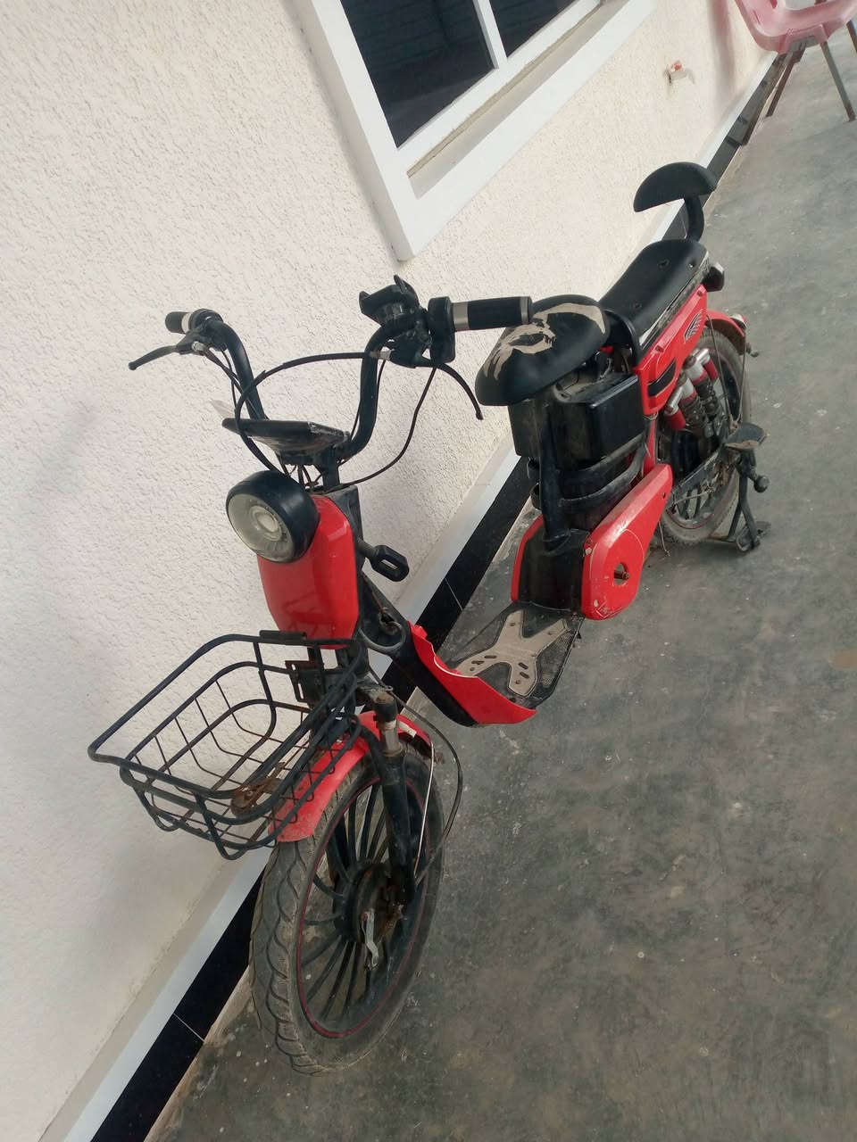 سلام عليكم دراجة للبيع الدراجة نضيفة لاكن متروكة اشحن الدراجة اطلع تأشر احمر ماعرف شنو السبب السعر 190 وبيه مجال قليل المكان بغداد اليوسفية الاتصال ***********
