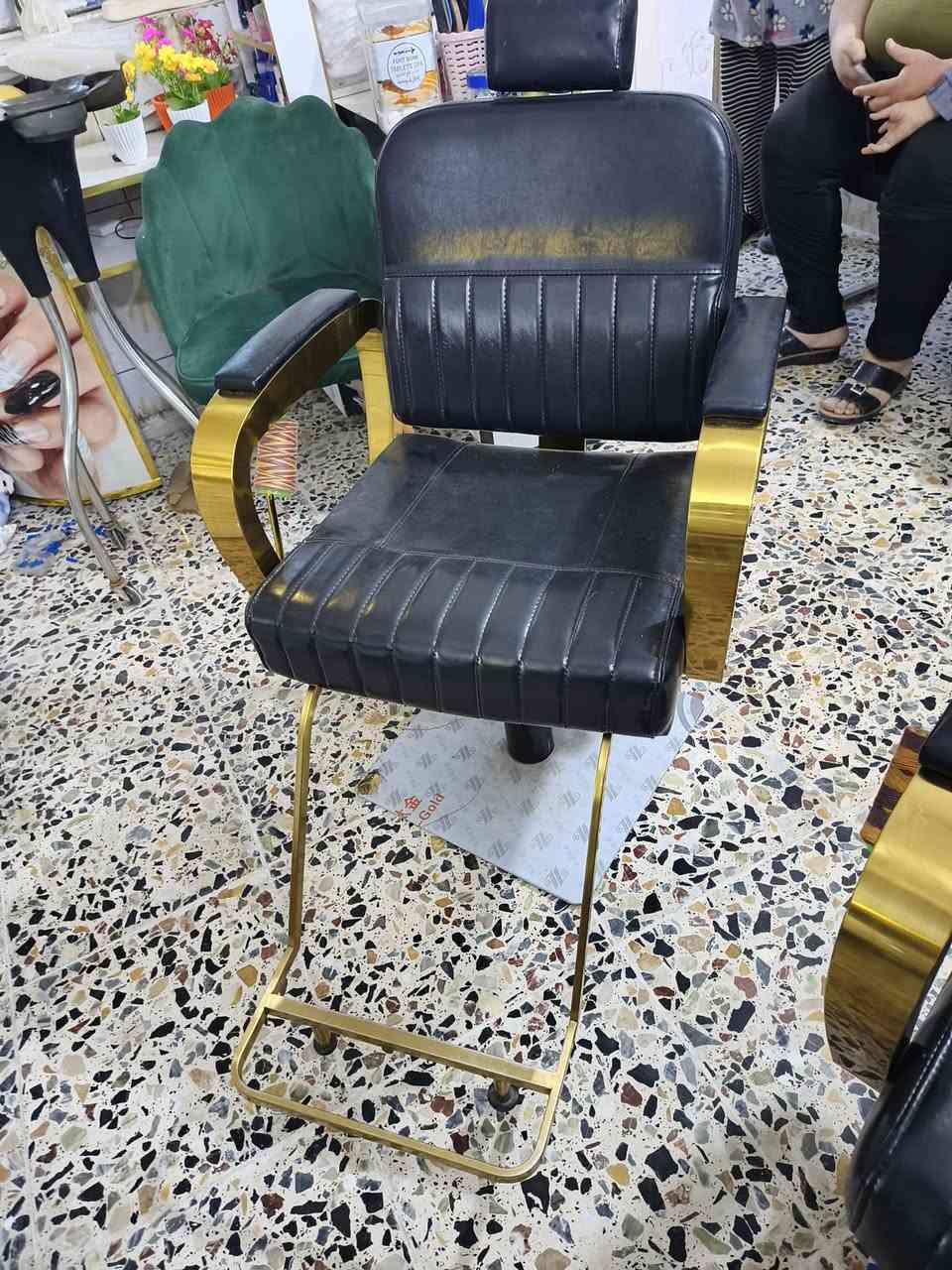 حتياجات صالون البيع مستخدم شهر واحد بس
بسعر مناسب الي يريد يتفضل واتساب 
***********
