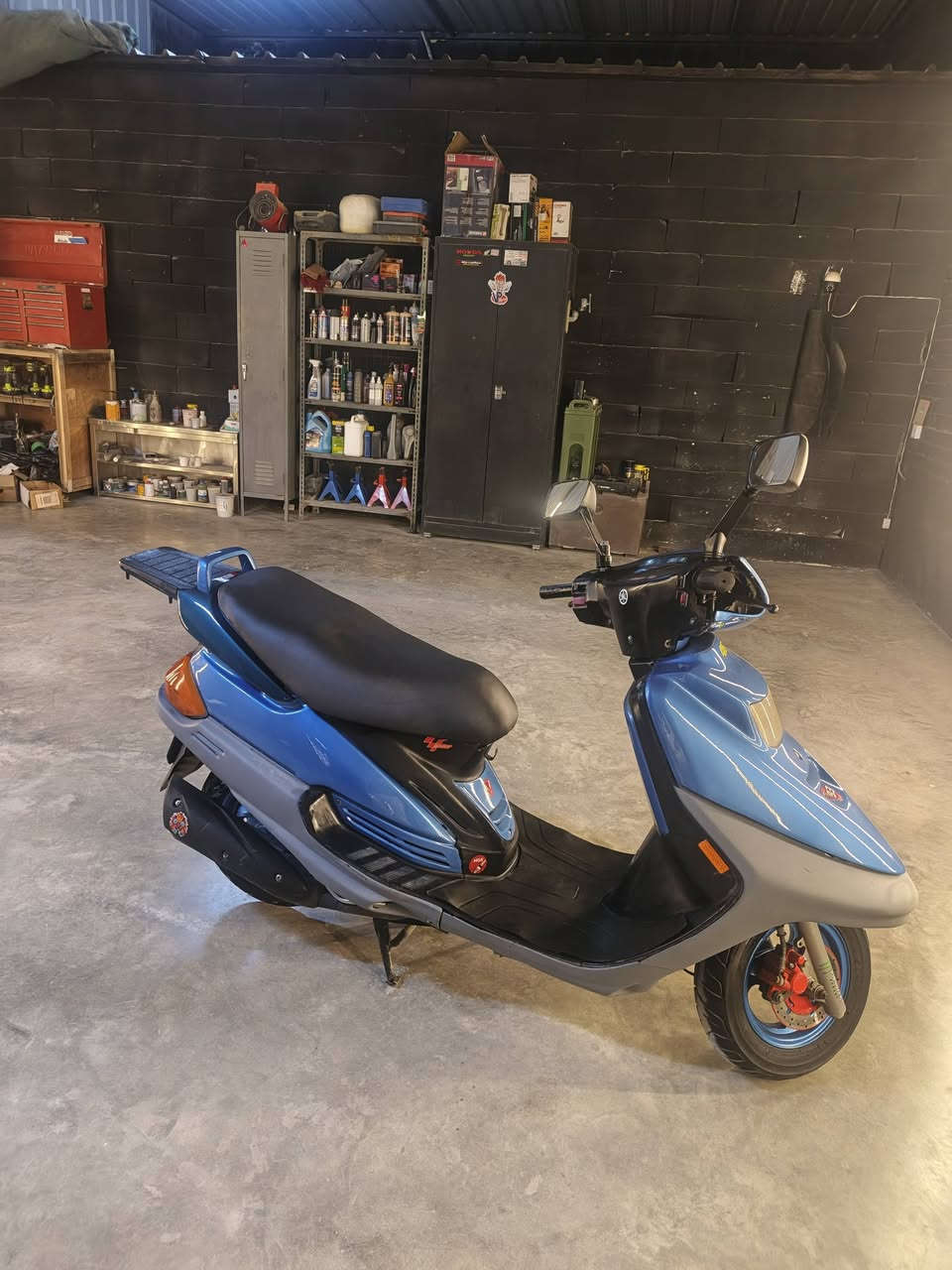 ‏اخوان  الدراجات اثنينهن ياباني ١٠٠ ام البليتة الحمرة تجفيت جديد والزركة شديتلهة محرك رمبة مكفولات من كلشي عليهن ادامة كاملة استاند تعليك وصفح كهربائيات شغالة لايت زنون  كلجات جديدة بريكات جديدة قمچيات جديدة تايرات جدد كابريتر جديدة صبغ حراري مو عادي باتريات جدد
‏مكان بغداد ***********
