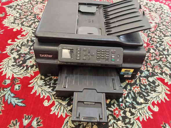 طابعة ورق
نوعية بروذر MFC J470DW
مستخدمه بس شغاله تطبع ملون وعادي وبيها الوان
بيها بلوتوث وتشتغل على الحاسبه
السعر 85 وبيها مجال 
للتواصل ***********
