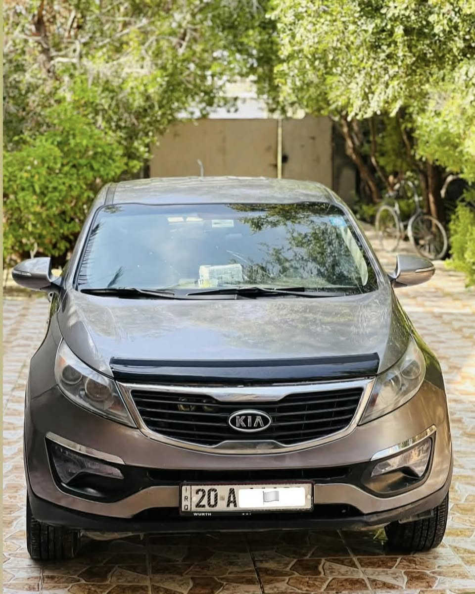 سلام عليكم
سبورتج موديل 2012رقم ديالى الجديد تحويل مباشر 
محرك دوش كير محرك مكفولات 
صدر جديد تخم تاير  السياره جاهزه  
ملاحظه//السياره بيهه قطعتين صبغ بدون دواخل ولباقي مكفول 

السعر 127

رقم تلفون ***********
مكان سياره ديالى
