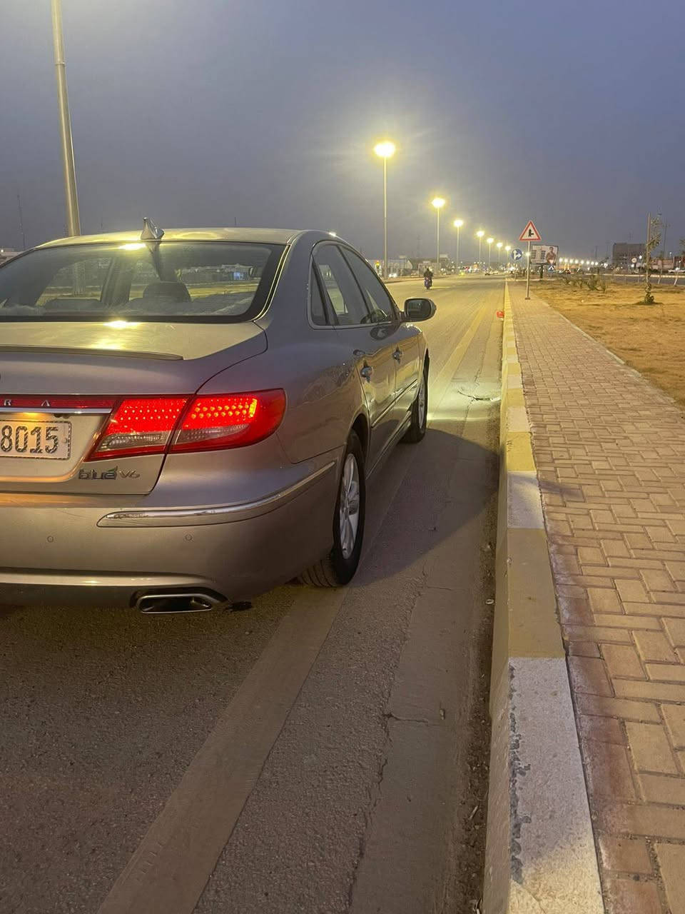 ازيرا 2011 خليجي الشكل الرياضي مكفوله كفاله عامه السونار مرفق بالمنشور
محرك 2700 
فتحه سقف
تبريد قطعتين
مري شفط +اشاره مري 
اشاره ترحيب
شاشه اندرويد الاصليه
كاميرا دواره الاصليه
تحكم ستيرن كامل 
محرك مال كصه قبل كم يوم شديته الها 
السياره بأسمي الرقم الانگليزي الجديد
سنويه لل 2030
تبريد تدفئه كله فول
منضومه زنون كامله الاصليه عالي وناصي والكشافات حتى الاناره الداخليه
معروضه 125وبيها مجال للتواصل (***********)
