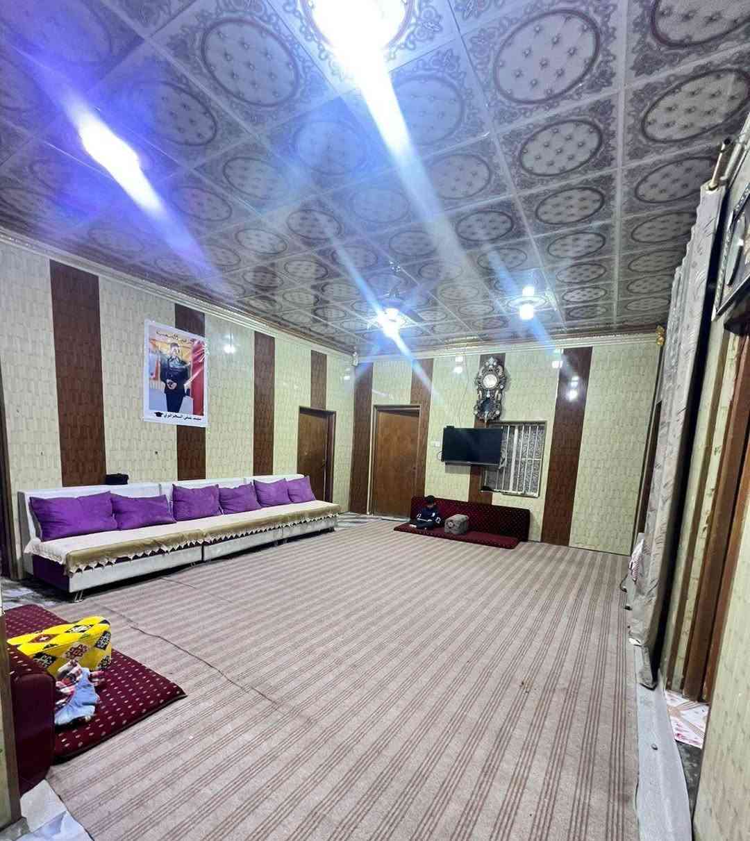 بيت بالناحيه. بي اربع غرف وهول مساحته ٧×٦ مطبخ ودوانيه خارجيه وصحيات  وطارمه الطول ٨ والعرض ٤. مساحت البيت كل ٢٥٠والمقرنص واصل للباب

السعر ٧٠ قابل للتفاوض
 
مكتب عقارات السفير 
كرمه علي الناحيه قرب الجسر الأخضر قرب عيادات الحمد الطبيه
مكي غازي العبادي  ***********
