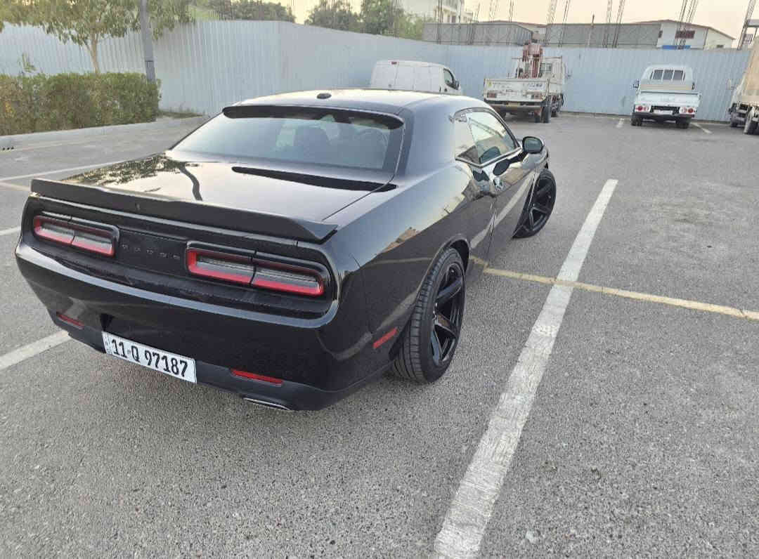 السلام عليكم شلونكم اخوان 
جالنجر 2023 لاست كال رقم بغداد مكينة ٦ ماشيه ١٧ ميل وابد ما شايفه البانزين العادي من طبت لهسه والسياره  بلادية بدون برمجة بدون اي تعيدلات على وضعها البلادي وكشرها حيل حيل نظيف وهاي كدامكم السياره وصور الحادث هم كدامكم 
مكاني بغداد وسعرها 215 وبيها مجال للشراي 
وأي تفاصيل ثانيه خابر وتأمر
***********
