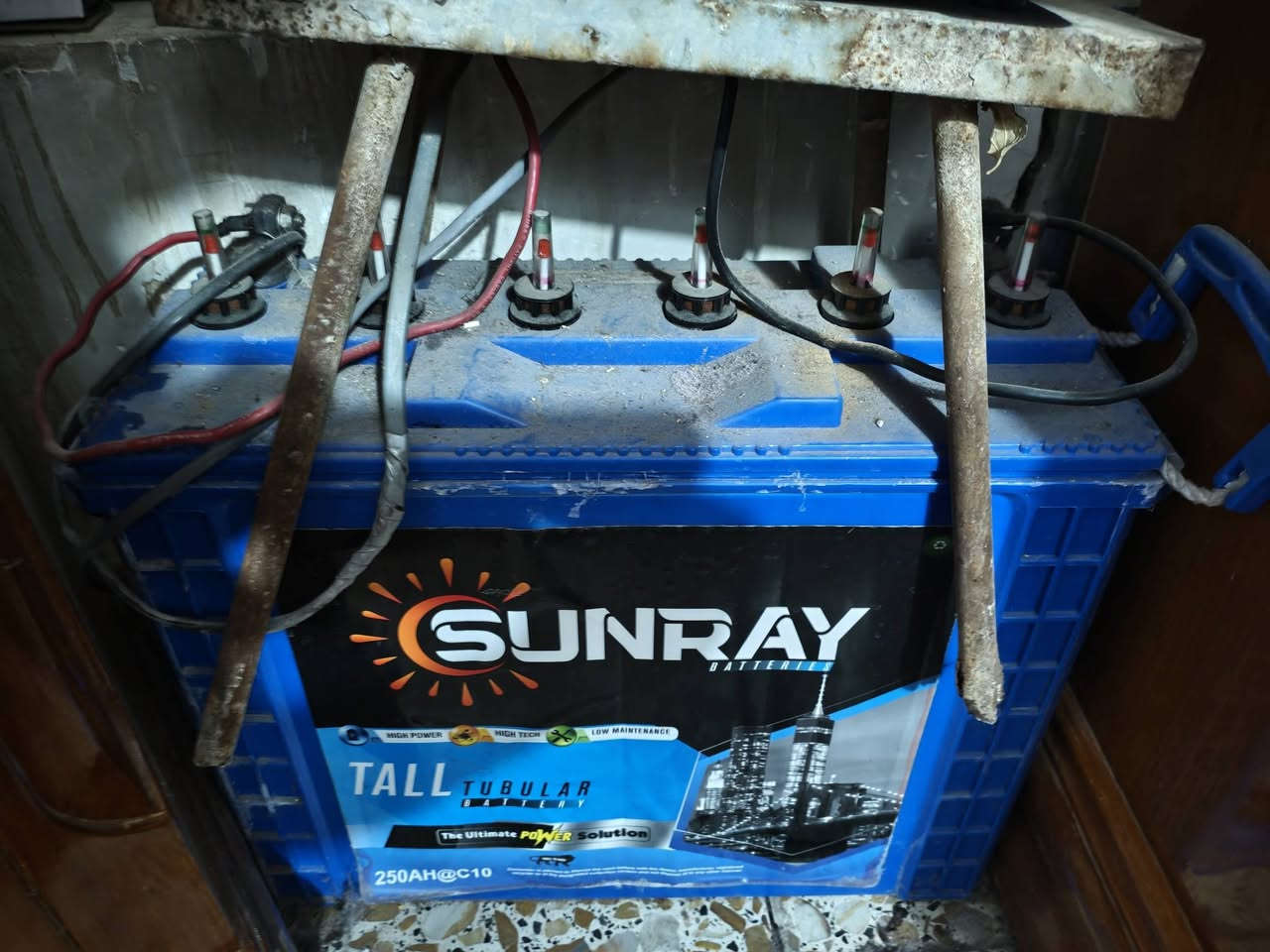 السلام عليكم عاكسه 4 .امبيرمع باتري 250واط اسعمال ثلاث اشهر شغاله على الشرط والعاكسه  نوعها هندي الوجبه الاولى السعر 300 الف وبيها مجال=واي استفسار على الرقم 
***********
