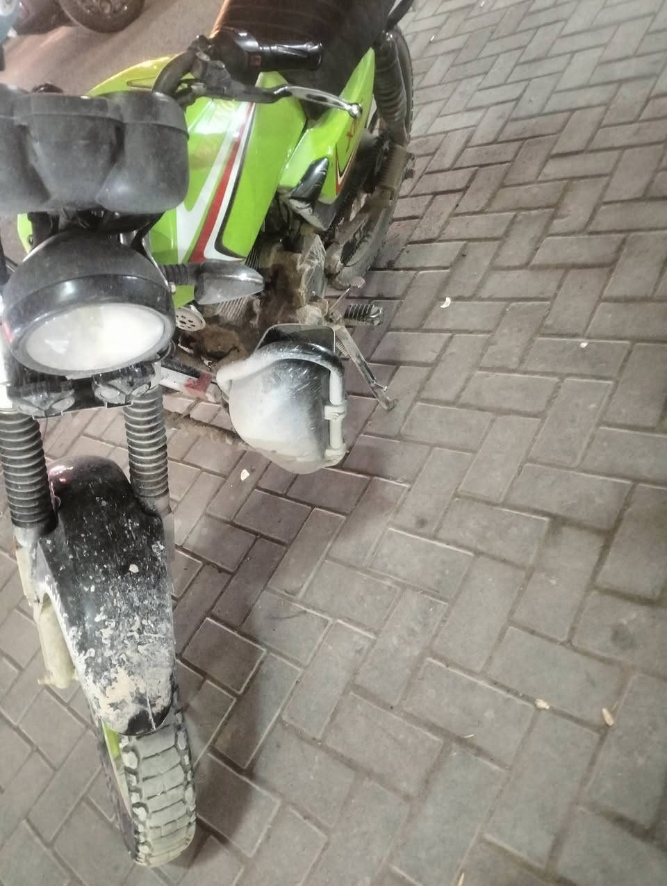 سلام عليكم دراجه شاينك كلك كدامك مثل ما بوضح بصوره كهربايات سلف شغال دراجه خير من الله شوفت عينك (تره مالي خلك اغسل الدراجه) السعر 750 وبيه مجال (***********)
