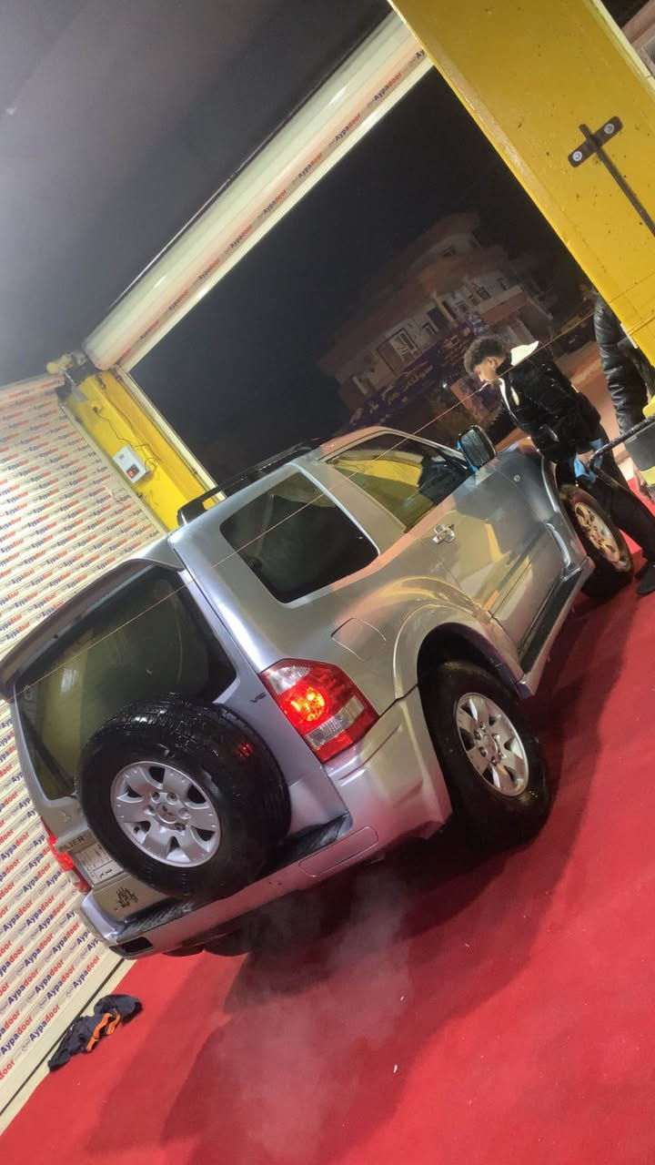 باجيرو ٢٠٠٦.  تاك دةركا. ٦ بستون مةكينة بيلاد. دةبل ئةكسل.  دةبل كير عاديو توماتيك.   تاية تازة لة١٠٠/٩٩ سةرفودوكةلو ئةكسل. بةشةرت.  تندو تول. تةبريد ساردو كةرم.  لةسةر سويج. زور تازة  ماوةتةوة بيشو بشتي كةبس.  سةيارةكة ليزةري. دوبةية.   بيرةقةم.  شعرتي. مالي مةدةني. سعري ٤٢ كةلاو مةجال.  ***********. السليمانية, العراق
