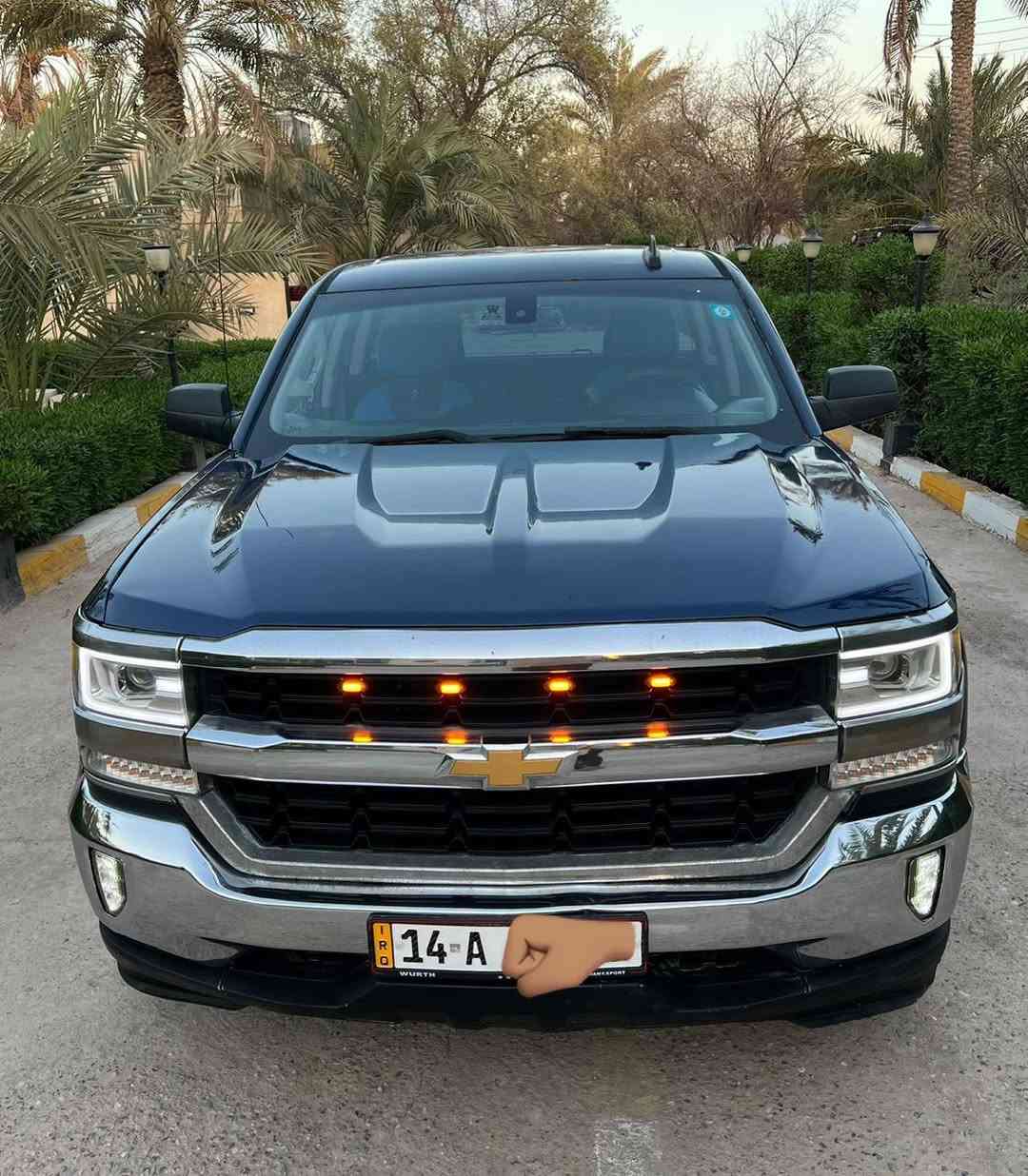 السلام عليكم للبيع شفروليه سلفرادو 2016 (1500) V8 سلندر  حجم المحرك (5300) ماشية  94km الف تقريبا باب قصير بدي طويل
 تو ويل صبغ عام للجمالية مع تبديل قطع السونار بالصور كير ومحرك مكفول ادامة جديدة شاشة كبيرة و داش كام 
صوت رياضي سيارة كاملة بدون اي نقص
رقم بصرة حمل مشروع وطني سنوية جديدة باسمي تحويل مباشر ضريبة مصفرة
السعر ١٥٨ ورقة وبيها مجال
الهاتف :***********
العنوان بصرة ابي الخصيب
تفاصيل كاملة رجاء بس الشراي يتصل
