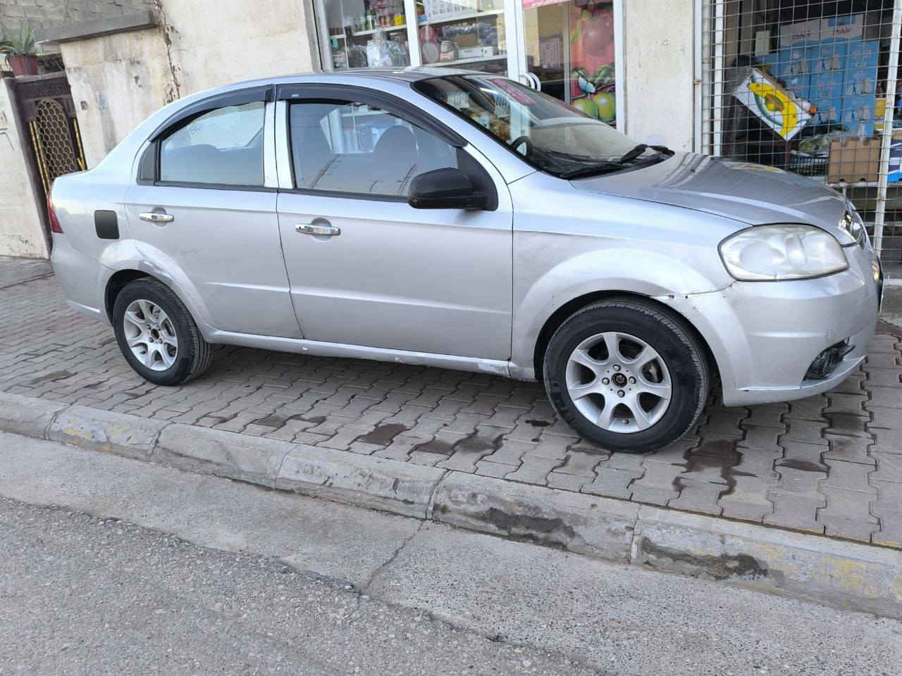 ئەڤیو مودێل ٢٠٠٨ گێر عادی مەکینە گەورەیە گێر و مەکینە و تەبریت  بەشەرت ٤ تایەی نوێی لە ژێرە توند و تۆڵە بێ مەسروفە   چوار پارچەی بۆیاخە بێ ناوگرتن رەقەم و سەنەوی هەزەی نوێیە سەنەوی تازەیە تا ۲۰۳۰ 
سعرى 53 گڵا و مەجالێکی برایانە
 شوێن : چەمچەماڵ
***********
*********** شمشمل, السليمانية
