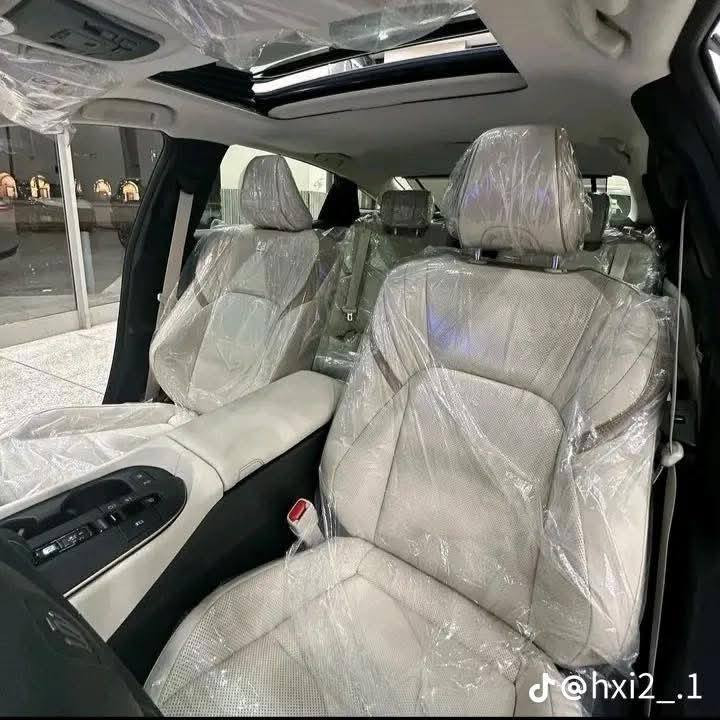 كراون ٢٠٢٣ خليجي وكاله عبد اللطيف
ماشيه ٥٠ ألف 
مكفوله من الصبغ والبارد والتعديل  عد شخط جدا بسيط 
جاهزة وكامله بدون نقص 
المكان السماوة 
***********
