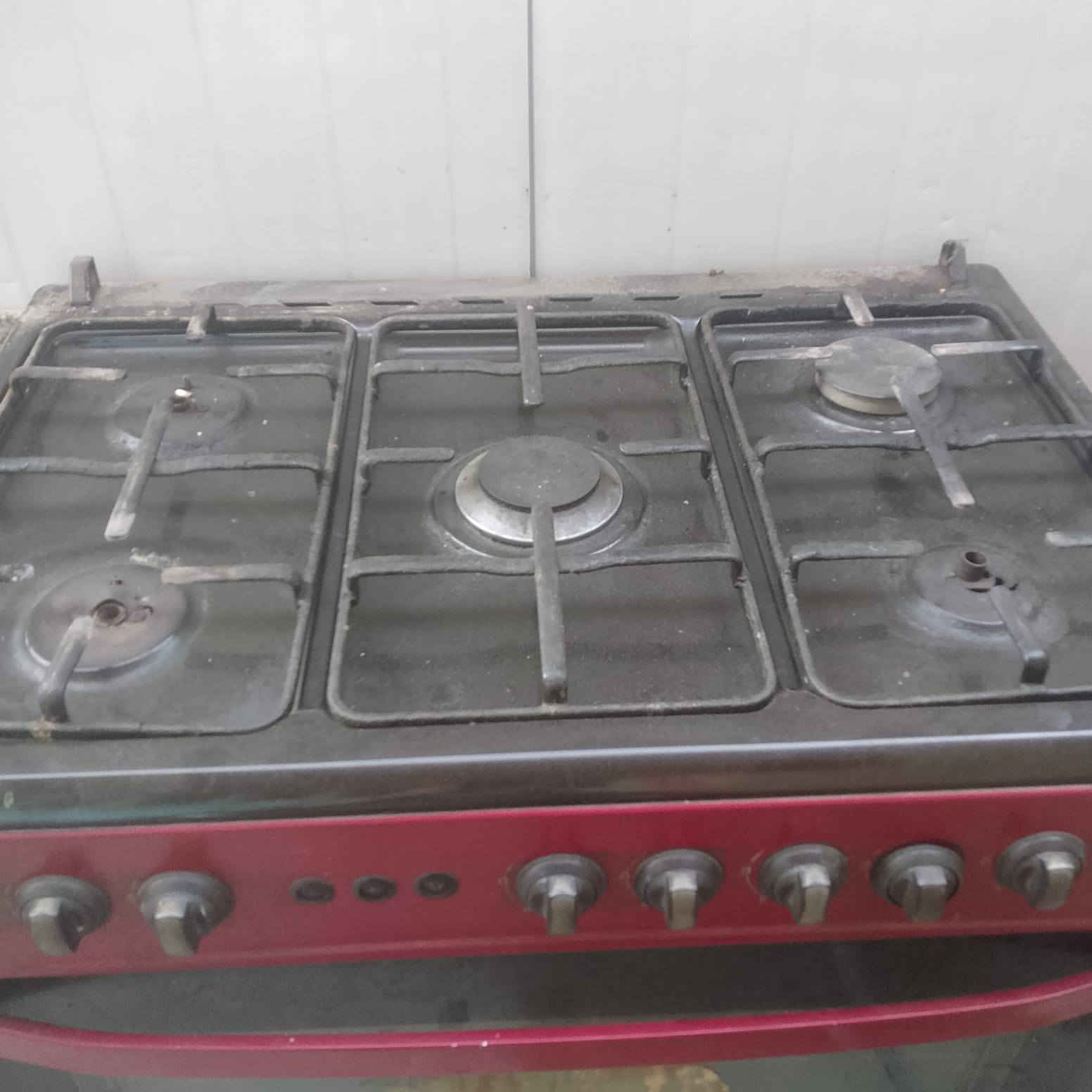 طباخ تركي نقص بواري فقط الفرن شغال ٢٥ الف الدوره ***********
