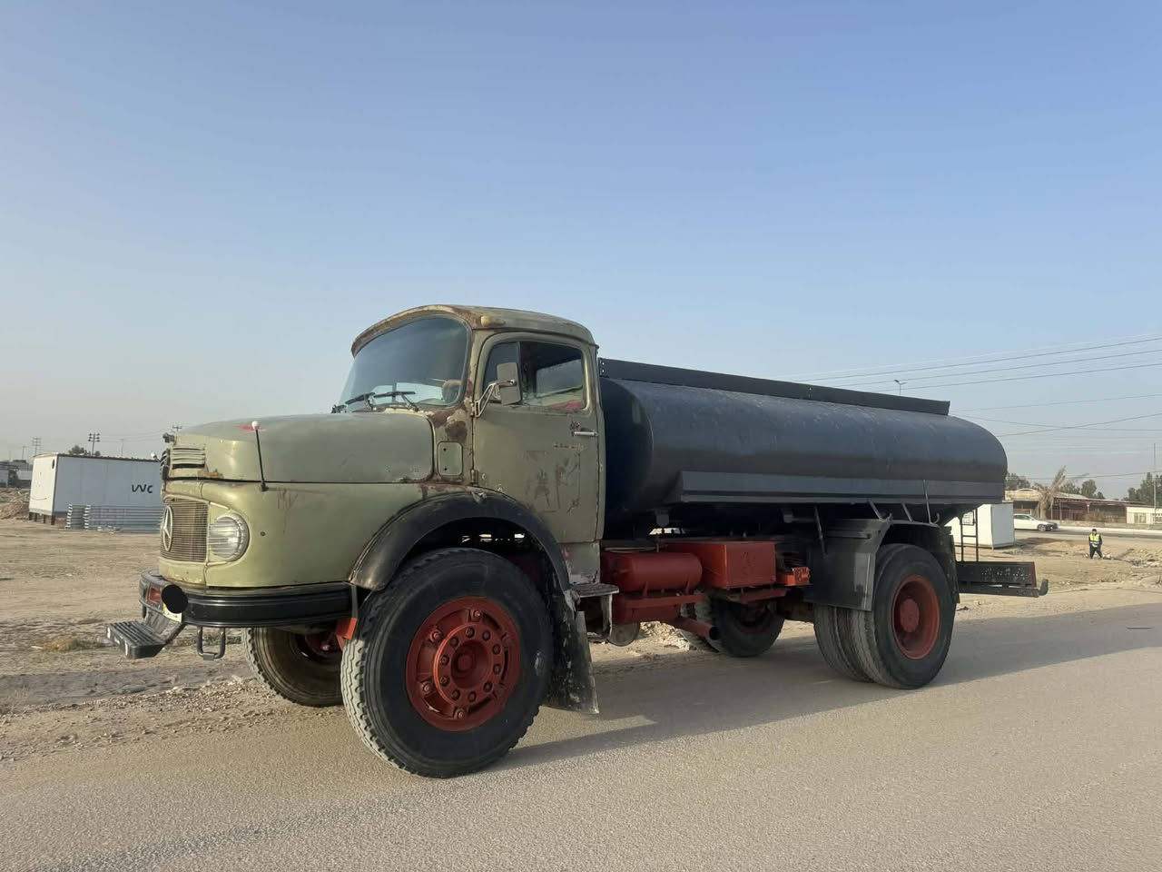 سلام عليكم 
البيع اقجم موديل 1966 
مكينه 55 جديده
كير 25 ابوشخاطه 
فردكسن مال ٨١ 
اكسن نص جيف سياره كله محدثه وجاهزه رقم بغداد ألماني شرط تحويل الاستفسار اكثر على ***********
