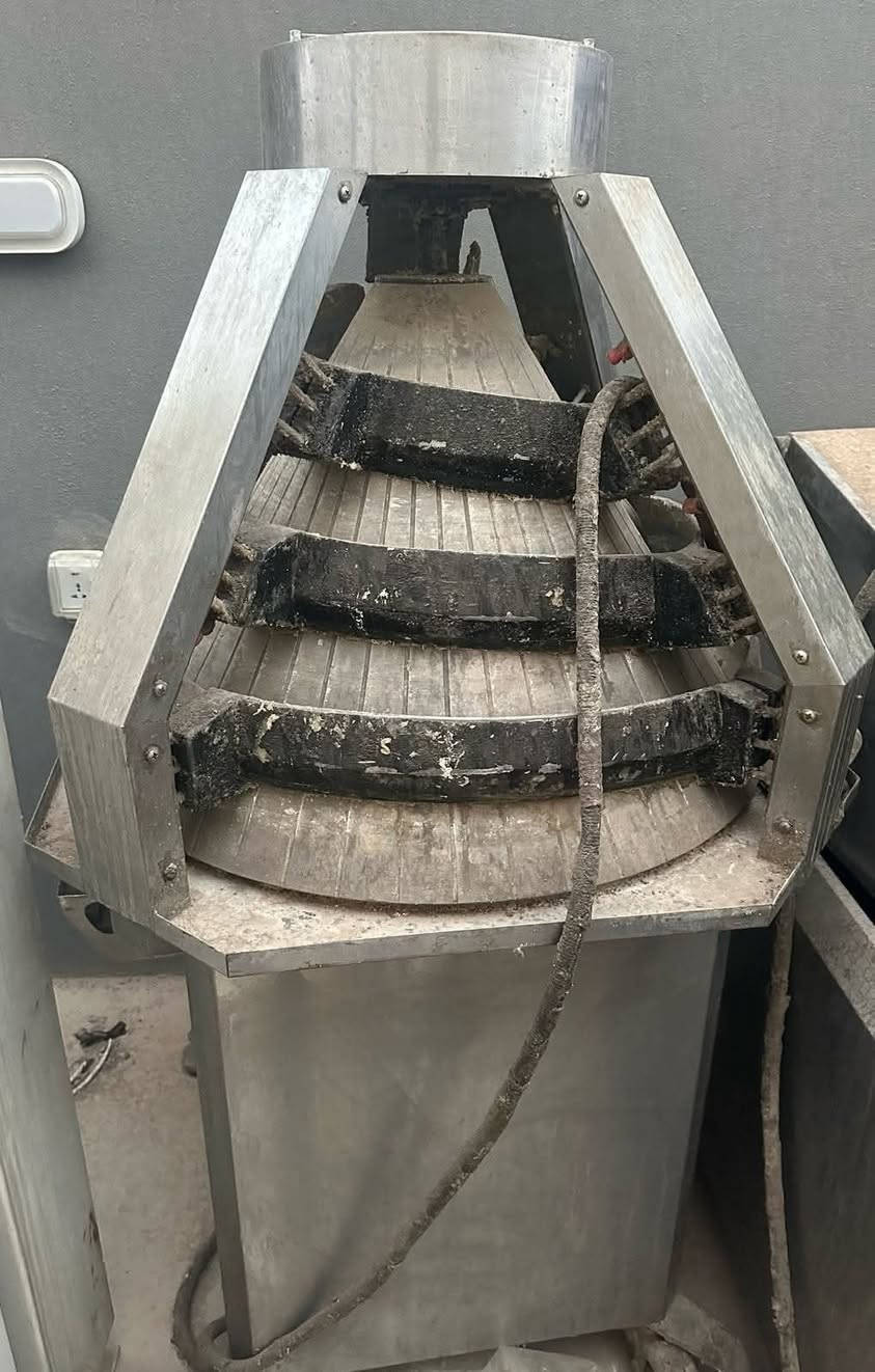 فرن دوار توركي اخوتة جديد موديل 2022 كامل موديل 2022 فرن و حجانة  وقطاعة و لافوفة و مكويرة. و٨ عربانة فول صينة مزرف قياص ٦٠ في ٨٠  بص شي عل شي اريدة بيع قطعة قطعة مابيع
*********** واتساب ***********  جواب بص تلفون أو واتساب
