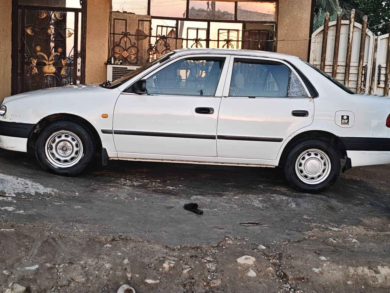 كورلا موديل 1998 ام عيون
كير عادي محرك 1600 

السياره بلاديه بلاديه 
بدون ضربه بدون قطره صبغ بدون خياس 

رقم مميز (55177) بغداد الدولي  باسمي قبل يومين حولت السياره 

السياره متروكه سنه (2005) يعني ما متعوبه 
سعره 57 بيه مجال بسيط 
مكانه بغداد اليوسفيه (صدر اليوسفيه )
ه‍.*********** 
اتصال فقط
