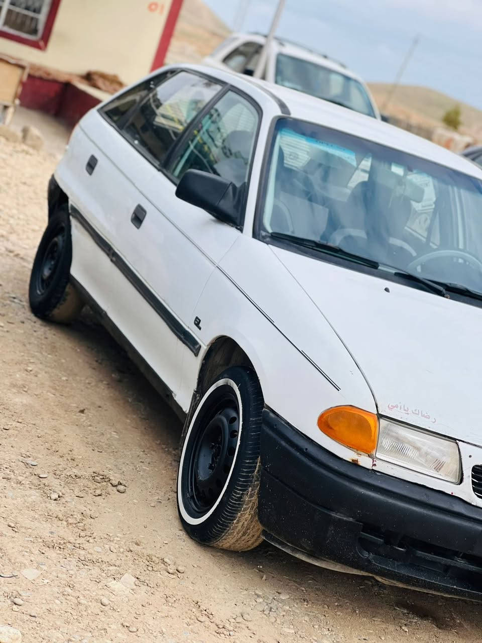 اوبل استرا حجم 16 
موديل 1992 
تحويل وكاله شرط 
السعر 30 $ 

***********
