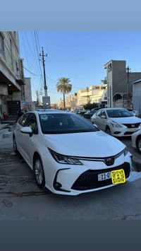 للبيع كورلا هايبرد موديل ٢٠٢٤ ماشية ٤٦ الف كيلو متر مكفولة من الصبغ وا...