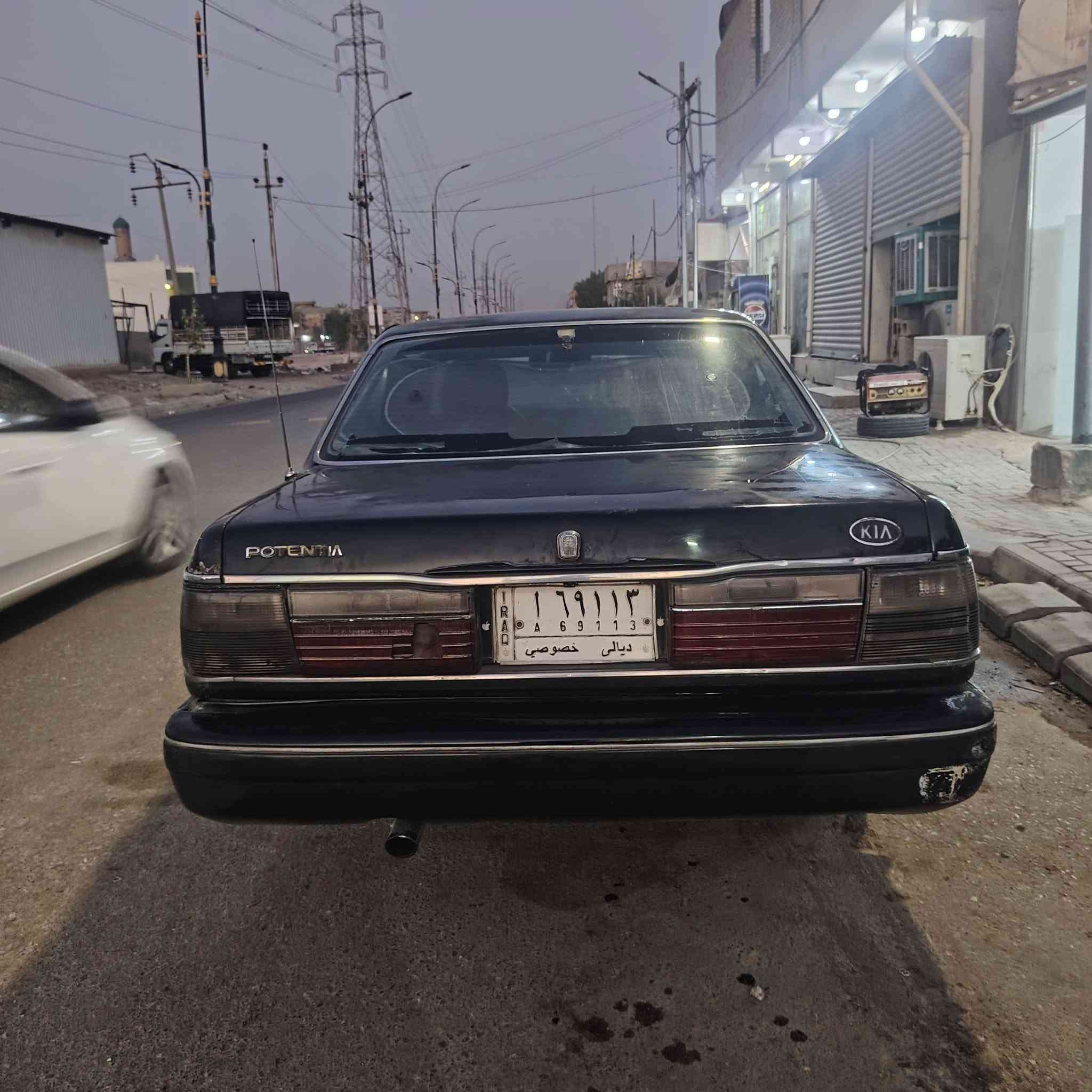 كيا بونتيشا 1994 رقم ديالى باسمي كير ومكينه بلادي سياره حلوه وكاعده سعرها 25 بيها مجال بسيط مكان السياره واسط العزيزيه /***********
