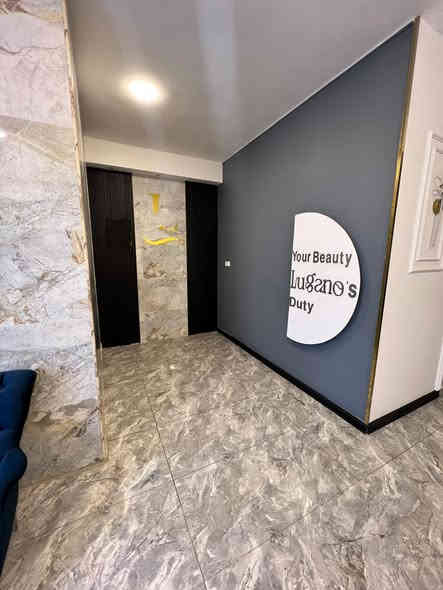 صالون متكامل ومجاز للبيع  مع المكان او بدون يشمل كل الاقسام التجميل والسبا  
المحتويات ميز رسبشن 
طخم عدد ٢ واحد 
غرفه تبديل ملابس للعرايس 
مطبخ 
غرفه تنظيف بشره مع سديه و كامل المعدات و جهاز hydrobeauty ١٢ هاند مع ديرمابن و كت تنظيف بشره مواد طبيعيه كوريه 
غرفه ازاله الشعر اما بالشمع او تحتوي على جهاز كانديلا ثلجي ليزر 
و جهاز بيكو شور لعالج النصبغات و الكلف و النمش 
ميز اظافر من الاطلس
كراسي بيدكير عدد ٣ مع تجهيز بديكير مواد كامل 
٤ مغاسل شعر من الاطلس 
٤ كراسي شعر ايضا من الاطلس 
غرفه مكياج معزوله و كامله مع كرسي مكياج 
ادوات و مواد مكياج و تسريح و معالجه و صبغ شعر
ترولي عدد ٢
سستم صوت لكل الغرف 
سستم كاميرات
سبالت ٢ طن عدد ٢
سبلت كنتوري ٣ طن عدد ١
سبلت طن ونص عدد ٣ 
كلها انفريتر يشتغل على مولده 
ديكور تصوير مكانين 
المكان مساحته كلش واسعه و قابله للتطوير مساحته ٢٢٠ متر

للاستفسار والتواصل
 ***********
