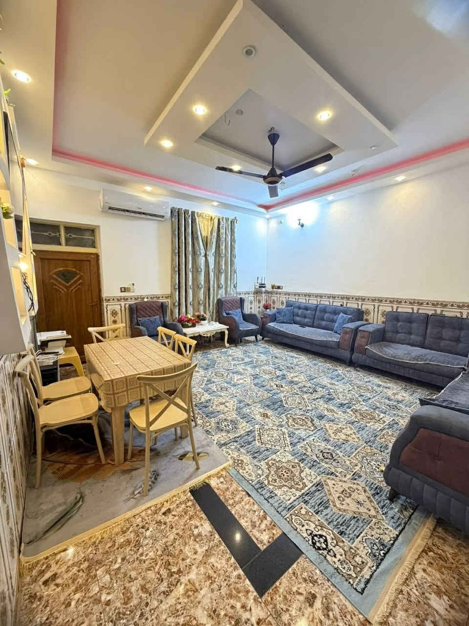 دار للبيـــــع طابقيـــــــن في منطقة الخمسة كيلو 👇
بناء حجر -  ارضية بورسلين - واجهه كاملة
✅ مساحة 200 م
✅ طابو صرف
✅ شارع 10 م

4 غرف نوم وهول ومطبخ واستقبال وصحيات داخلية وخارجية 
للأستفسار أكثر 
*********** متوفر واتس 

مكتب التميز للعقار في قادسية الثانية قرب الحوراء
