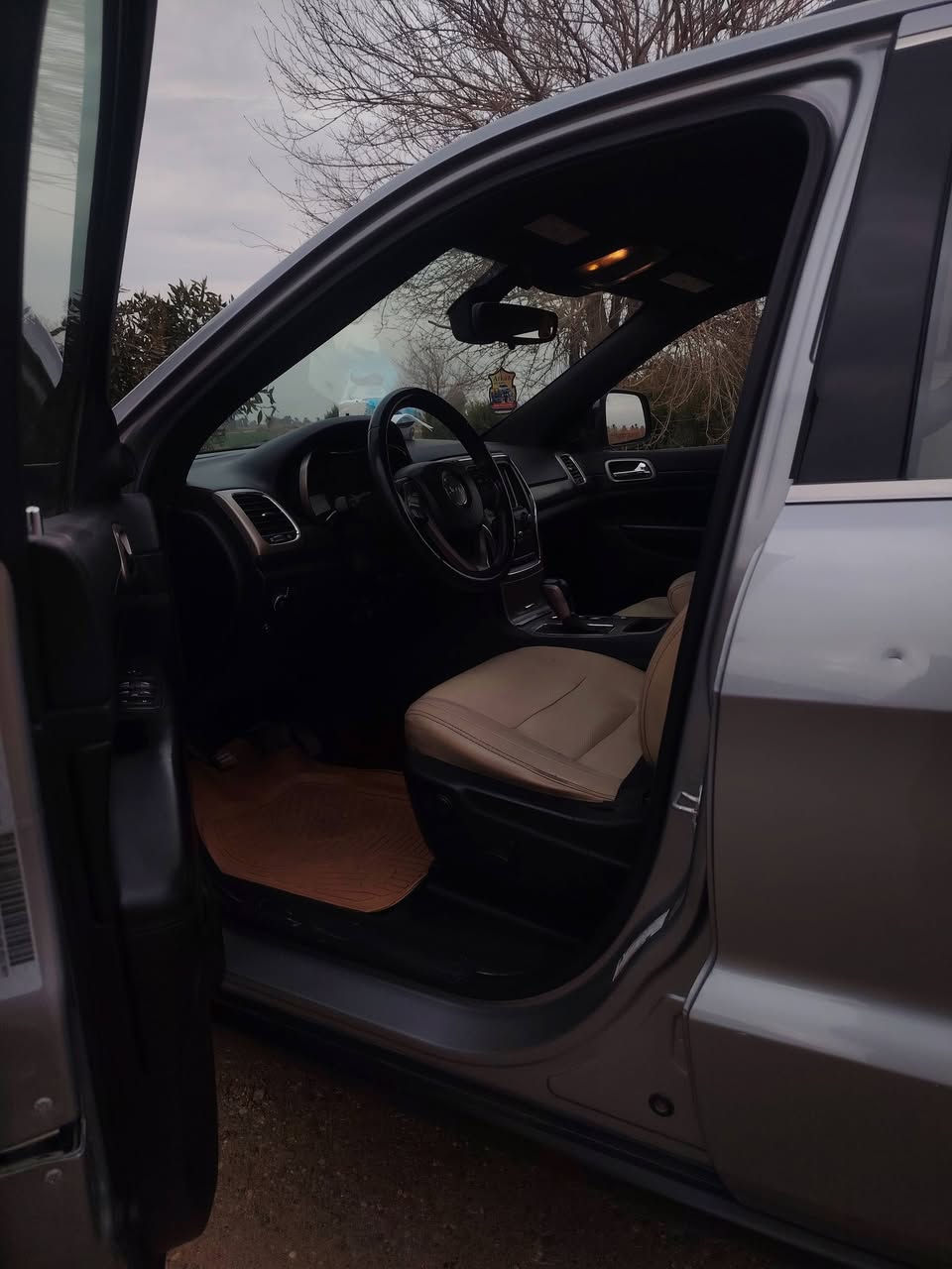 سلام عليكم #جيب ٢٠١٧ وارد أمريكي قطعه وحده مبدله فقط بنيد حادثهه كلش حلوو مصبوغ الجاملغ الأمامي الأيمن بدون تبديل سياره كلش جديده بدون دواخل سياره  نضيفه وبل خير ع ياخذهه
لل استفسار ***********
مكانهه بغداد اليوسفيه
سعرهه ١٩٨
🌷
