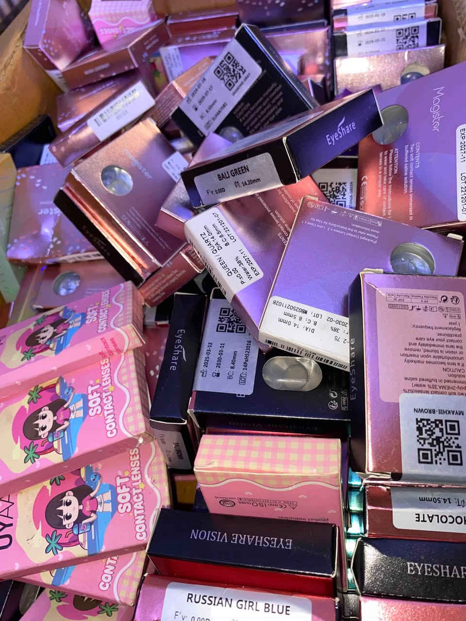 عدسات كوريه سنويه كارتون 200 قطعه والوانهن كلها مرغوبه الي يريدهم شلعه او نص هم عادي يراسلني ع الواتس  ***********
@إشارة
