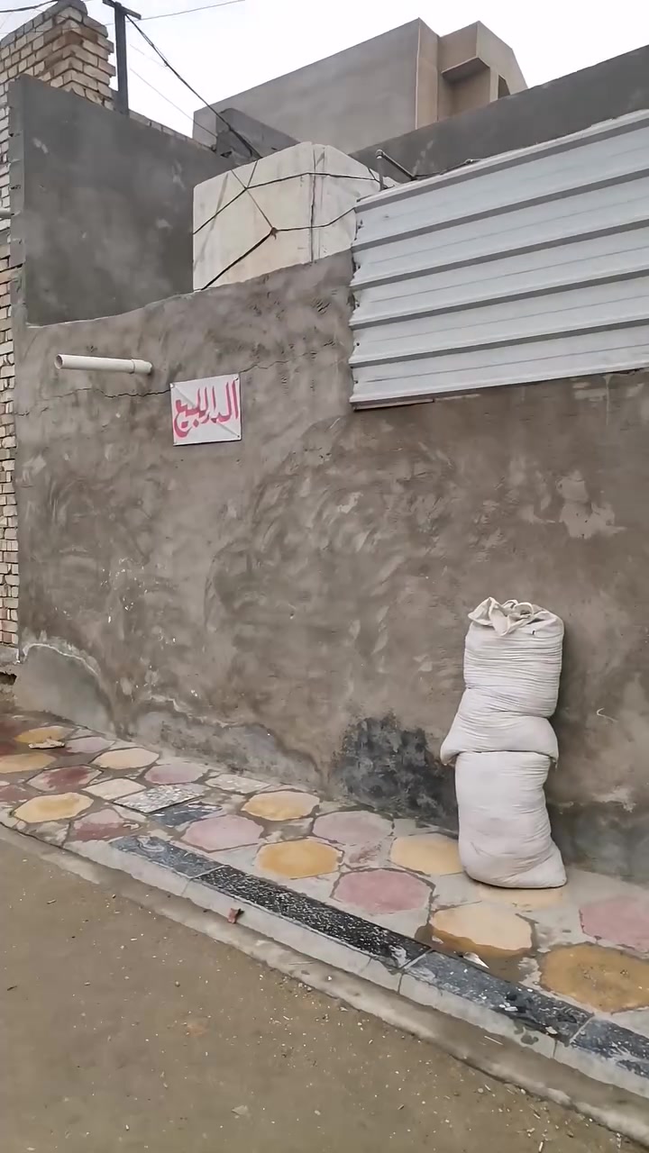 سلام عليكم كلشي مذكور بالفيديو اي استفسار موجود خاص او رقم ***********
البيت نظيف و جاهز للسكن حي الزهراء منطقة المية قريب على اسواق ابو انور مقابل دلالية ابو جاسم يرهم مراوس
