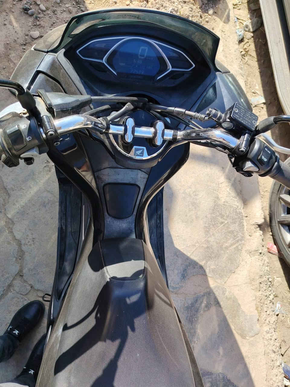 السلام عليكم 
Pcx جيل ثالث موديل ٢٠٢٠ ماشيه ٢٢ الف

وارد كوري 

مكينه ١٥٠

تدفئه يدات

ستاند كهرباء

حساس ازدحام

بصمه

انذار سرقه

ملاحضات بسيطه بالكفرات فقط 
كهربائيات كله شغال مكينه نظيفه بمعنى الكلمه مكفوله

للاستفسار  ***********
