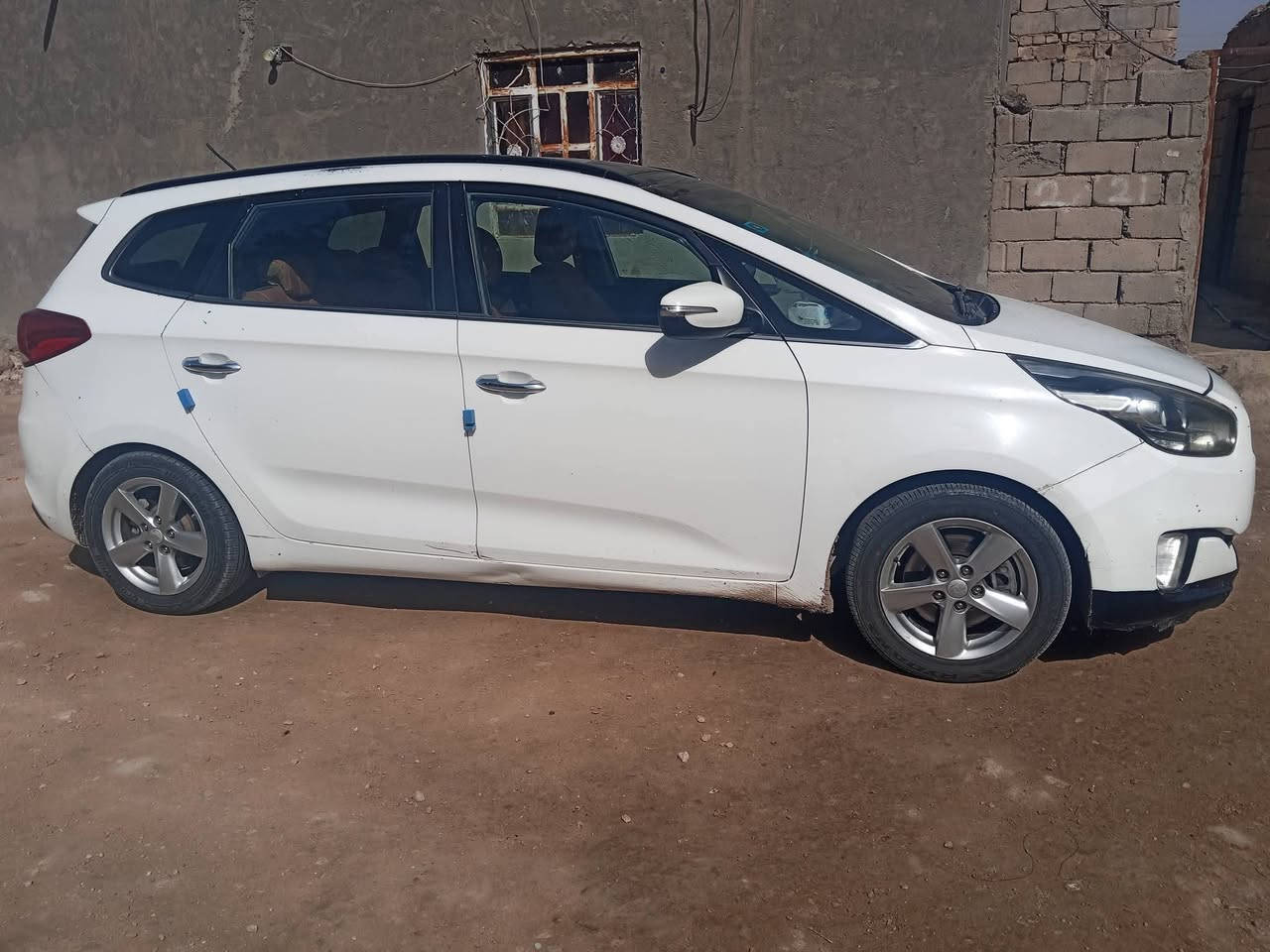 سلام عليكم
كيا كارنزه 2015 فول مواصفات
ماعده البصمه
بني رامه
شاير بل مري مري شفط
تحكمات ستيرن وبعد بيهي هواي موصفات سياره
خليجي بسمي شخصين مداور ثاني يوم 
بيهي بس جاملغ مبدل ما عابر
بيع او مراوس حسب القناعه
***********
