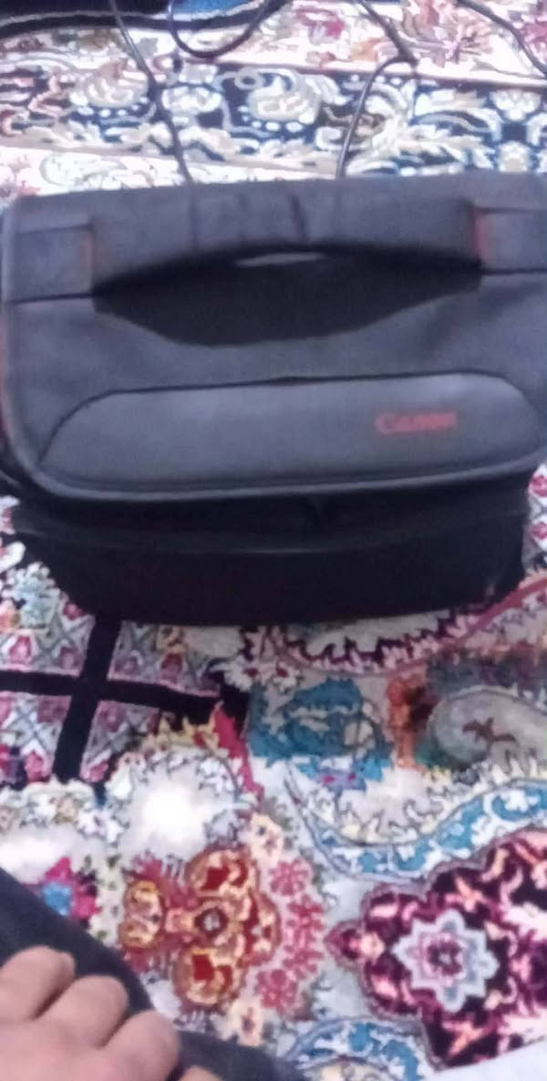 للبيع كامره كانون 5ماركه
ملحقات بطاريه ملاحظه(البطاريه تعبانه شويه ساعه شغله وساعه لا)+توصاله +عسه ٥٥m للاستفسار الاتصال ***********(غير متواجد ع الفيس)
