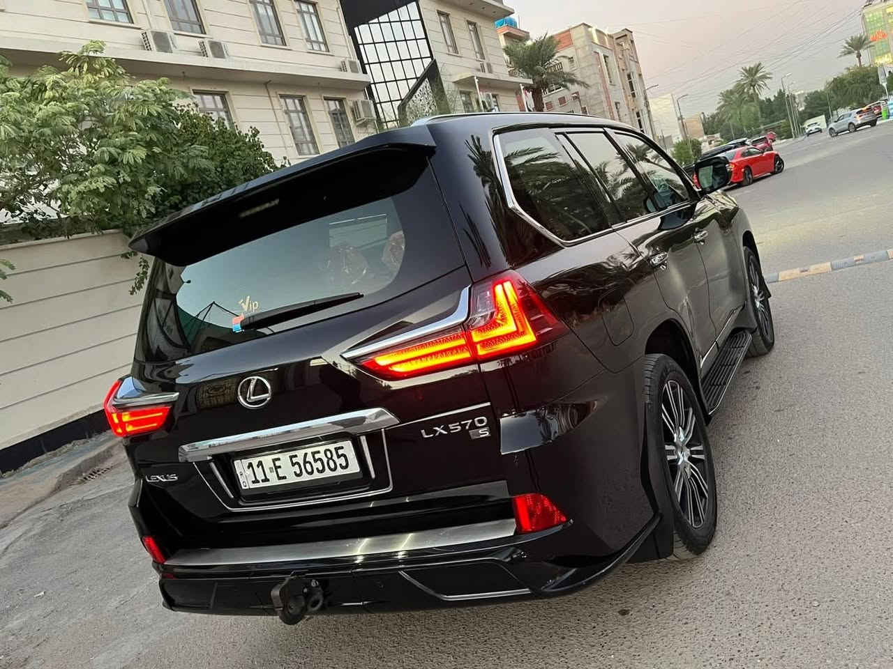 السلام عليكم مكلف بالنشر لكزز 2018 LX  S  570
العداد:38 km حقيقي  
 المحرك: 8 سلندر / 5700 CC
 المواصفات:
• جكات هيدروليك متطورة
• بصمة تشغيل + بصمات أبواب
• تشغيل عن بعد
• 5 كامرات + رادارات أمامية / خلفية / جانبية
• كشنات جلد أصلي كهربائية (ذاكرة ميموري + تبريد + تدفئة)
• شاشات خلفية للركاب
• ثلاجة وسطية
• صندوق  كهرباء خلفي
• فور ويل (دفع رباعي)
• سلايت (فتحة سقف)
• لايتات زينون أسود + يَدات نيكل
• تغليف حماية PPF كامل يم ViP ضمان 10سنوات 
•ثلاث شاشات اصلية بلاد مع الموس الأصلي 
• نظام حساسات أمامية وخلفية
• باقي مواصفات S المعروفة 
 الحالة:
• مكفولة كفالة عامة من البارد والصبغ 
• كير، مكينة، كهربائيات، وحدادية كلهن بشرط 
رقم صاحب سيارة
 ***********
