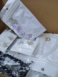 اكسسوارات • اكثر من ١٠٠ قطعة • بالكيلو