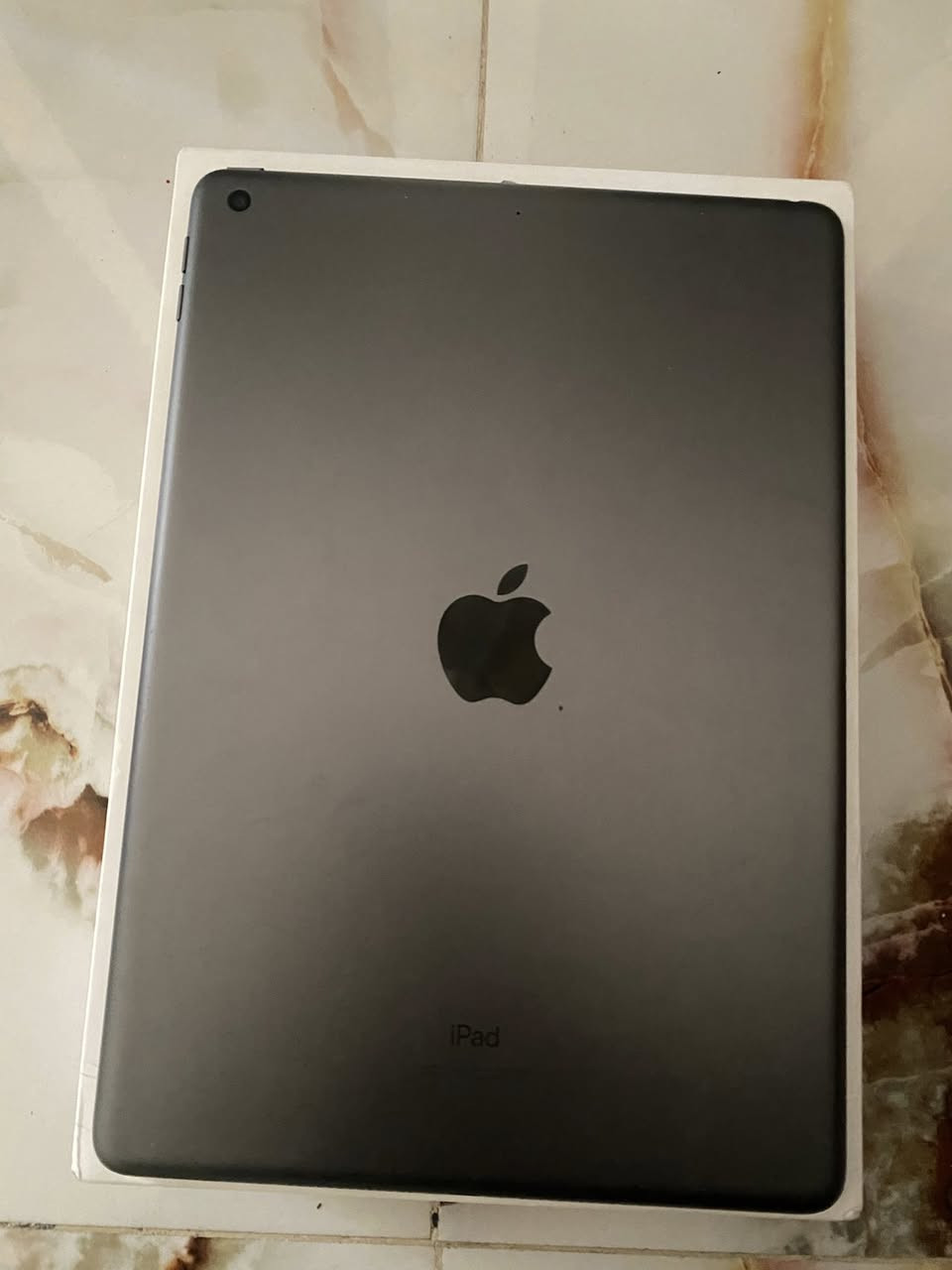 سلام عليكم ايباد للبيع نضافه ٩٩٪صارله شهر من الاستعمال ؜مكان حله شارع ٨٠.  الرقم***********
