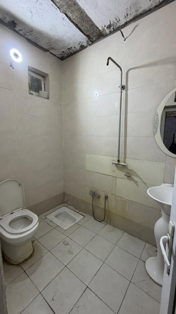 ﷽

#دار_للبيع🏠

#الموقع : حي الجامعه 🏘️قريب شارع العام جامعه سلام

#المساحه : كل الدار 90 م الوجه 4 ونص
نزال 20✨

#التفاصيل : الدار نضيف مرتب درجه الأمتياز نسبه بنائه
شارع 10+🪴
يتكون الدار من غرفه+صاله مطبخ +مجمع صحيات++منور طابق الثاني 1 غرف  وصاله  …………

🔻نستقبل كافة العروض السكنيه والتجاريه 🔻

#مكتب_دار _السلام للوساطة_العقارية 🌍
تسعدنا زيارتكم لمكتبنا 
📍في النجف - حي السلام- شارع ابو دجاج 📍

للمزيد من المعلومات والتفاصيل عن العقار والمعاينه الميدانية يرجى الاتصال على 
(***********) (***********)
